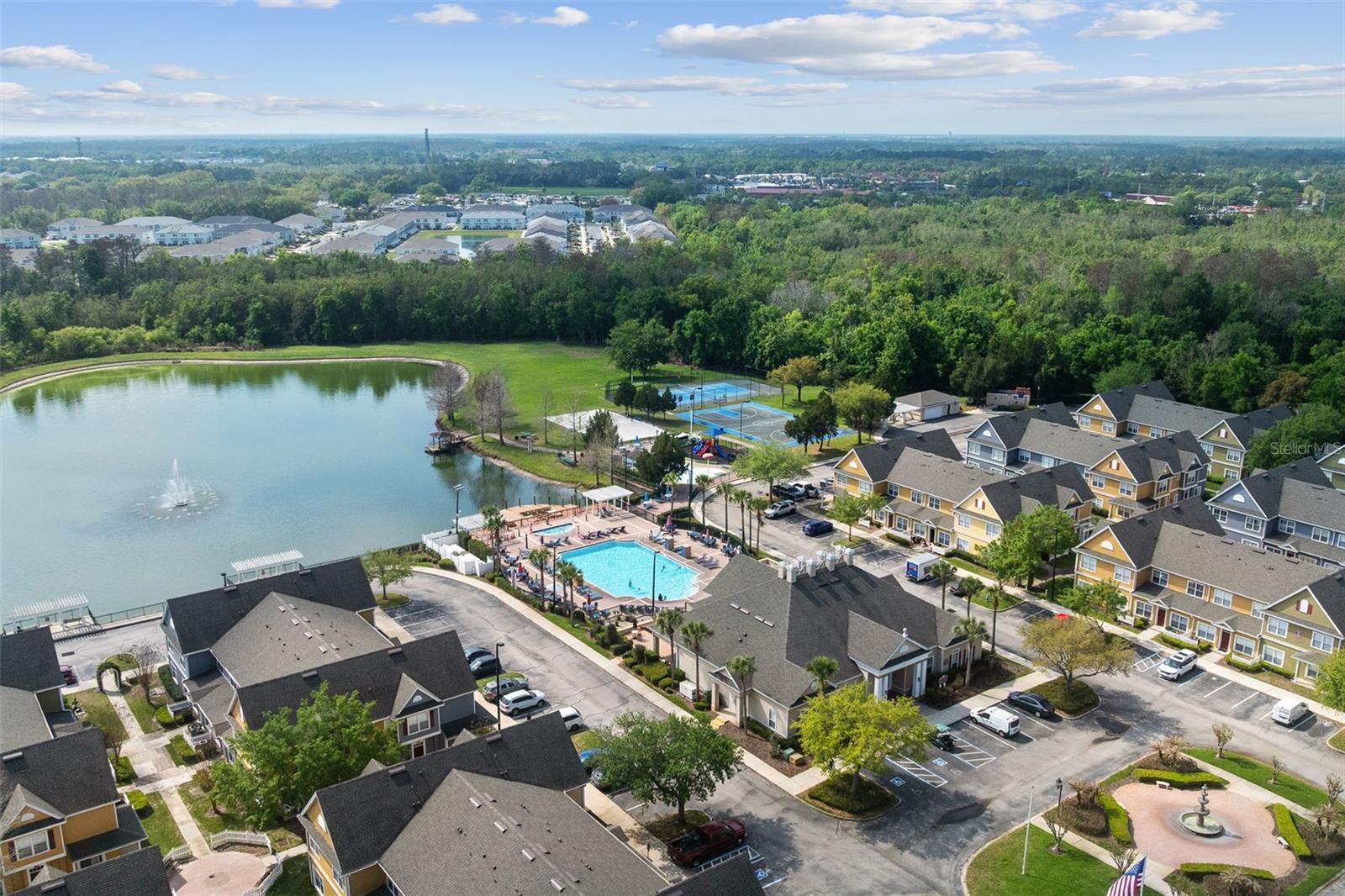 4561 YELLOWGOLD RD E #103