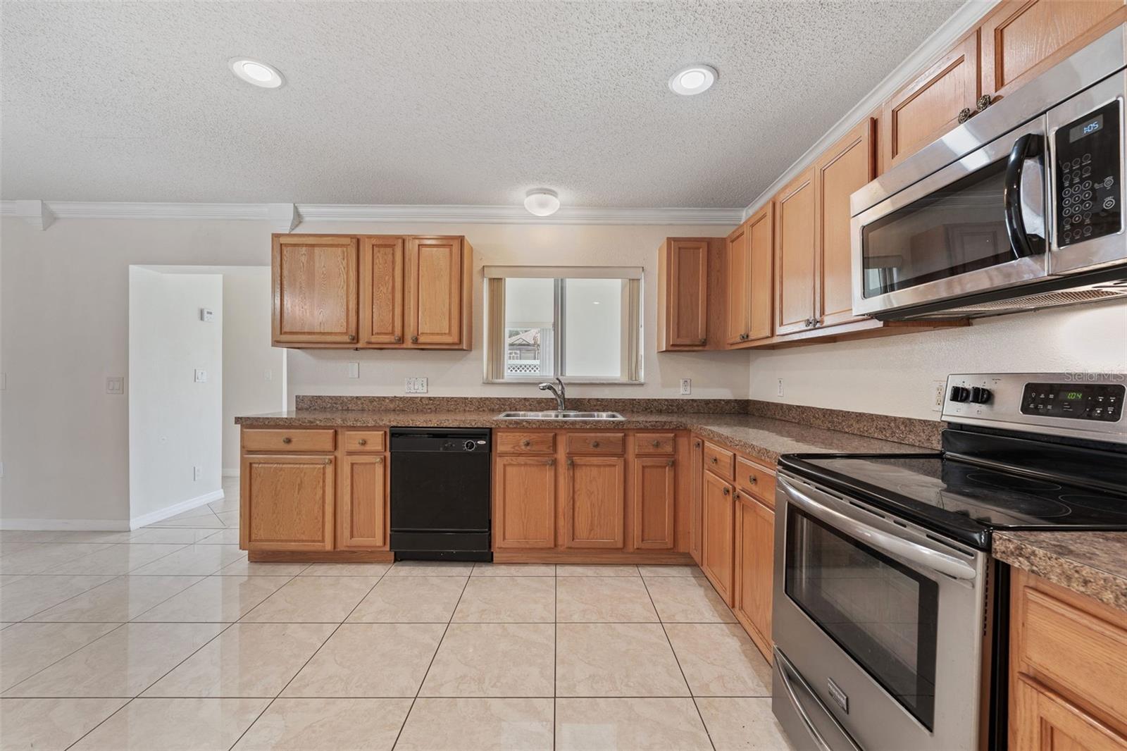 831 NEPTUNE POINTE LN