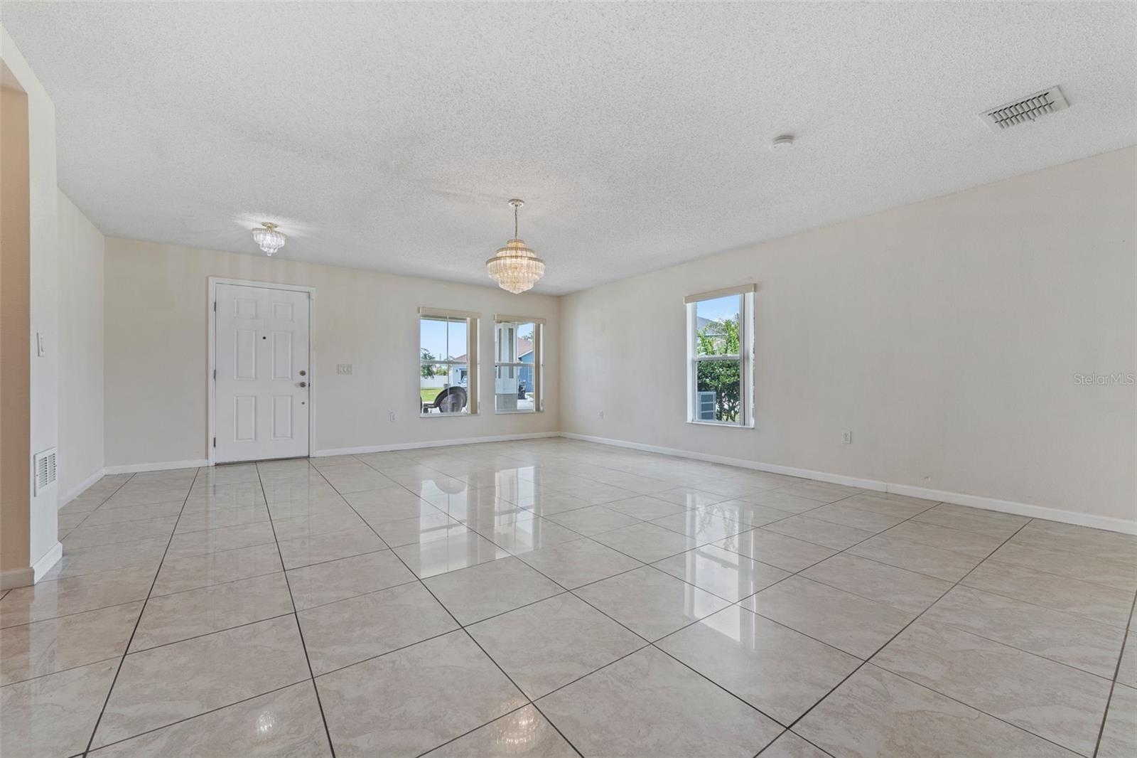 831 NEPTUNE POINTE LN