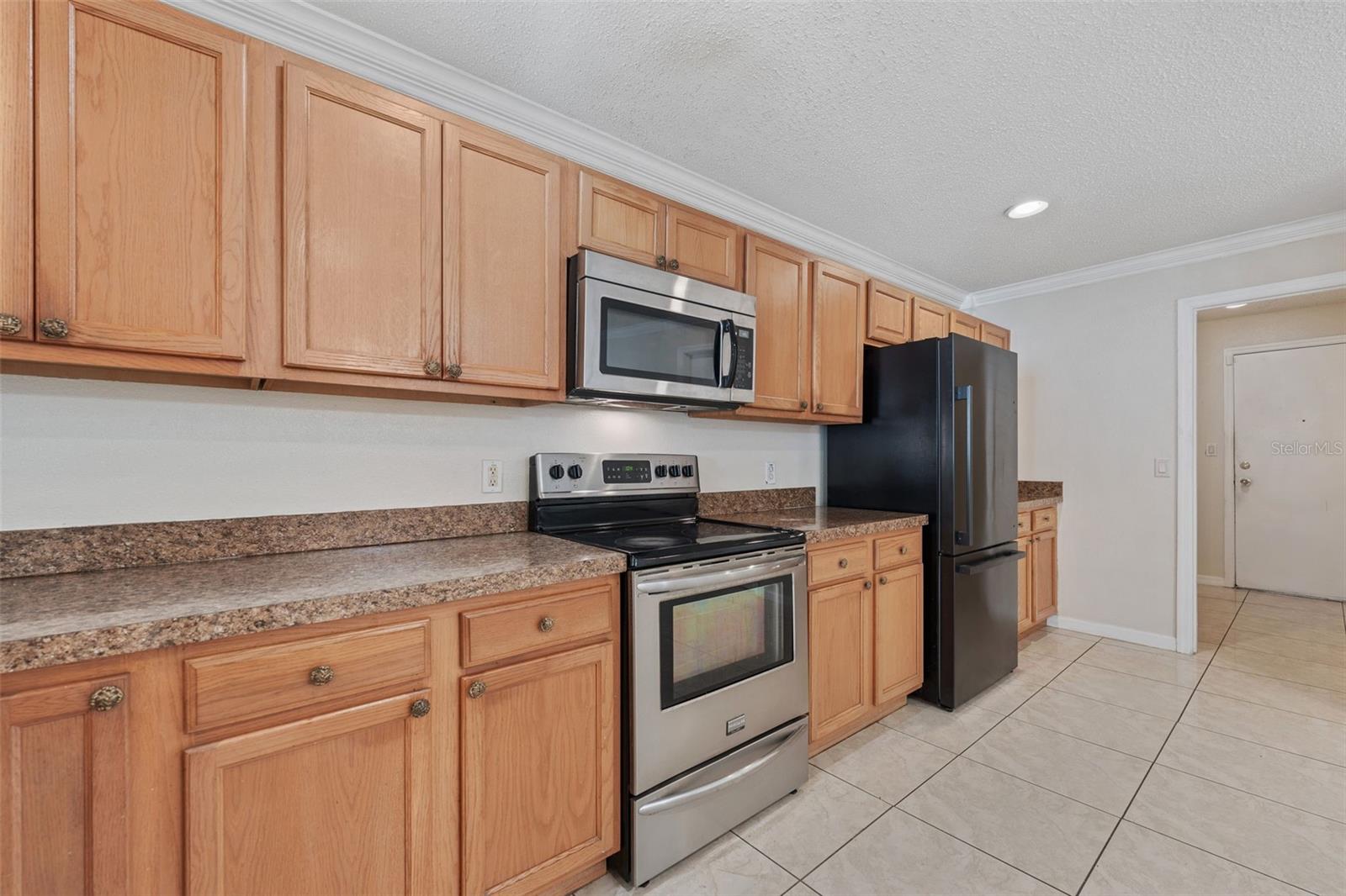 831 NEPTUNE POINTE LN