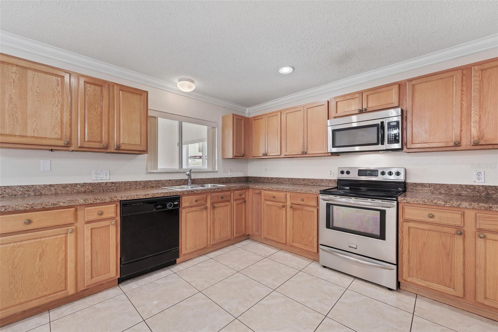 831 NEPTUNE POINTE LN