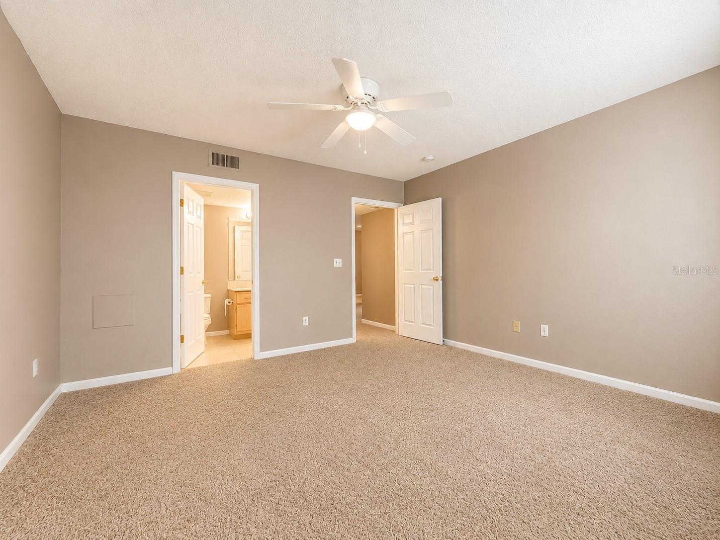 802 CREST PINES DR #836