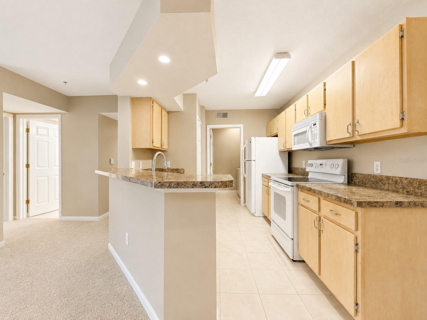 802 CREST PINES DR #836