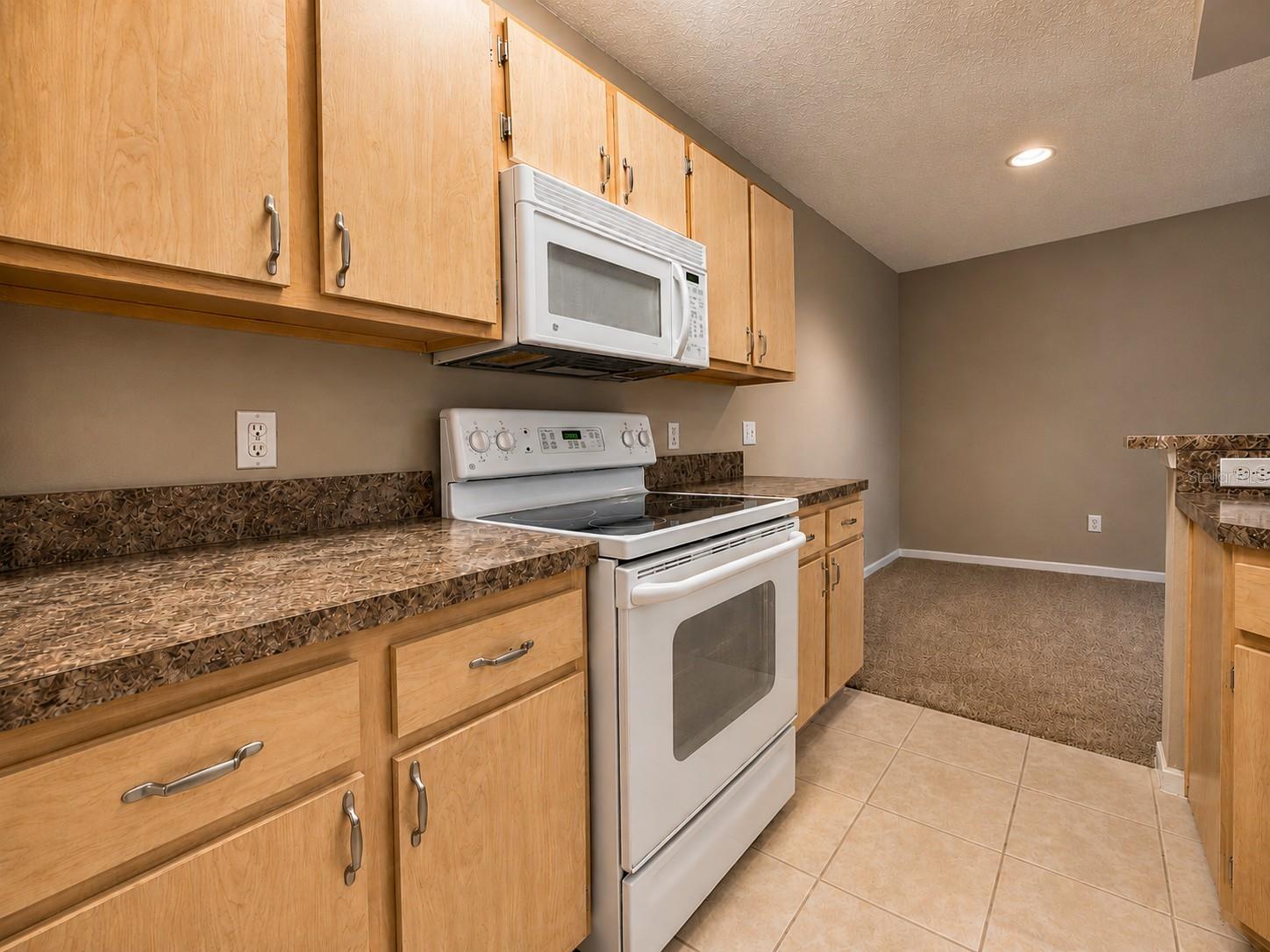 802 CREST PINES DR #836
