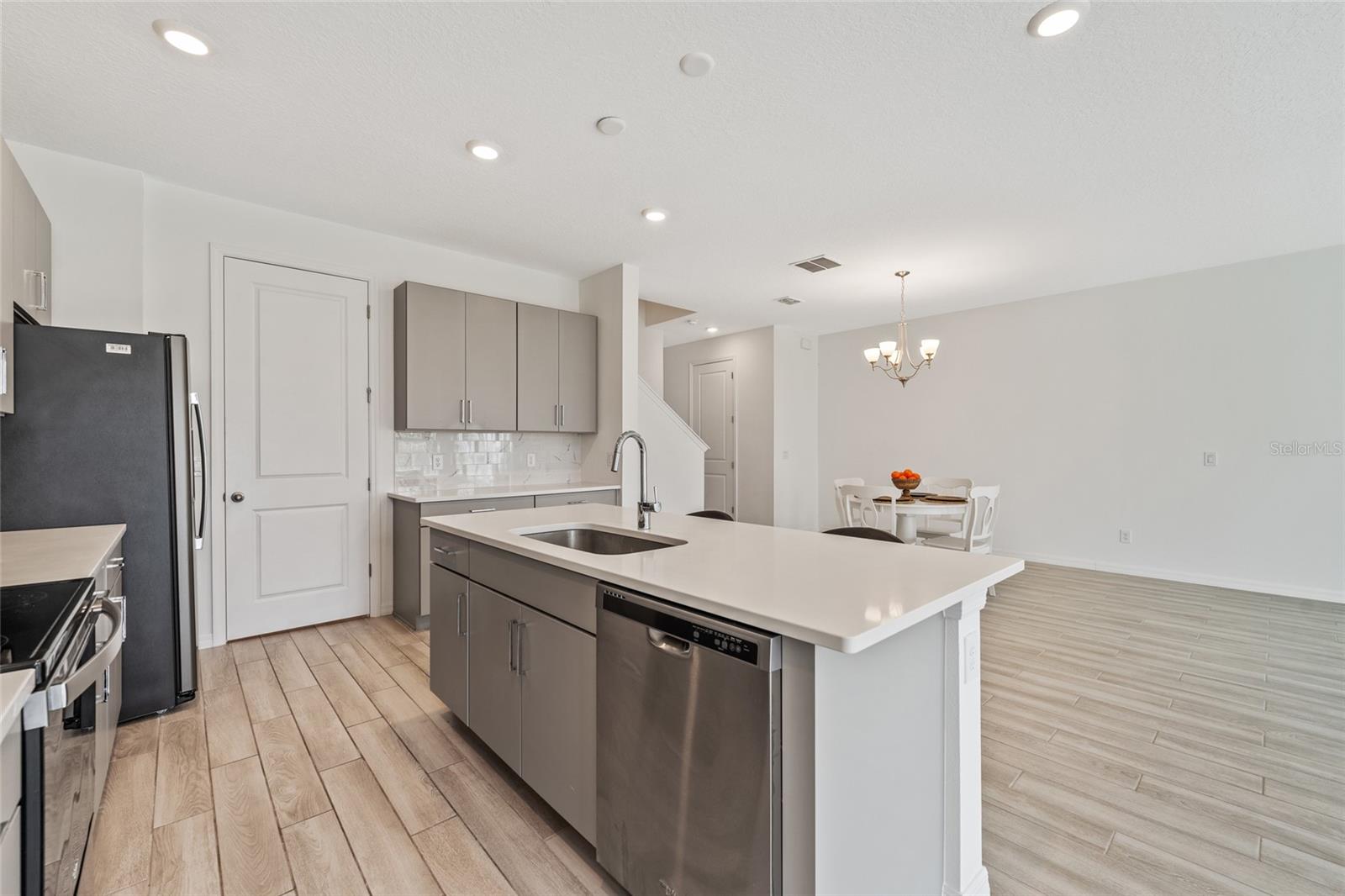 1621 SANIBEL DR