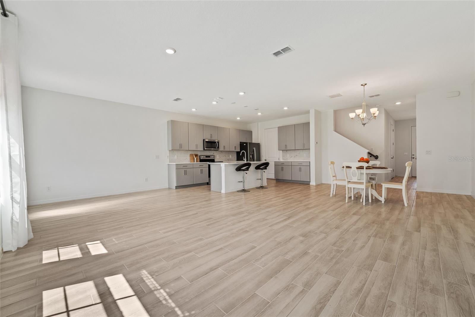 1621 SANIBEL DR