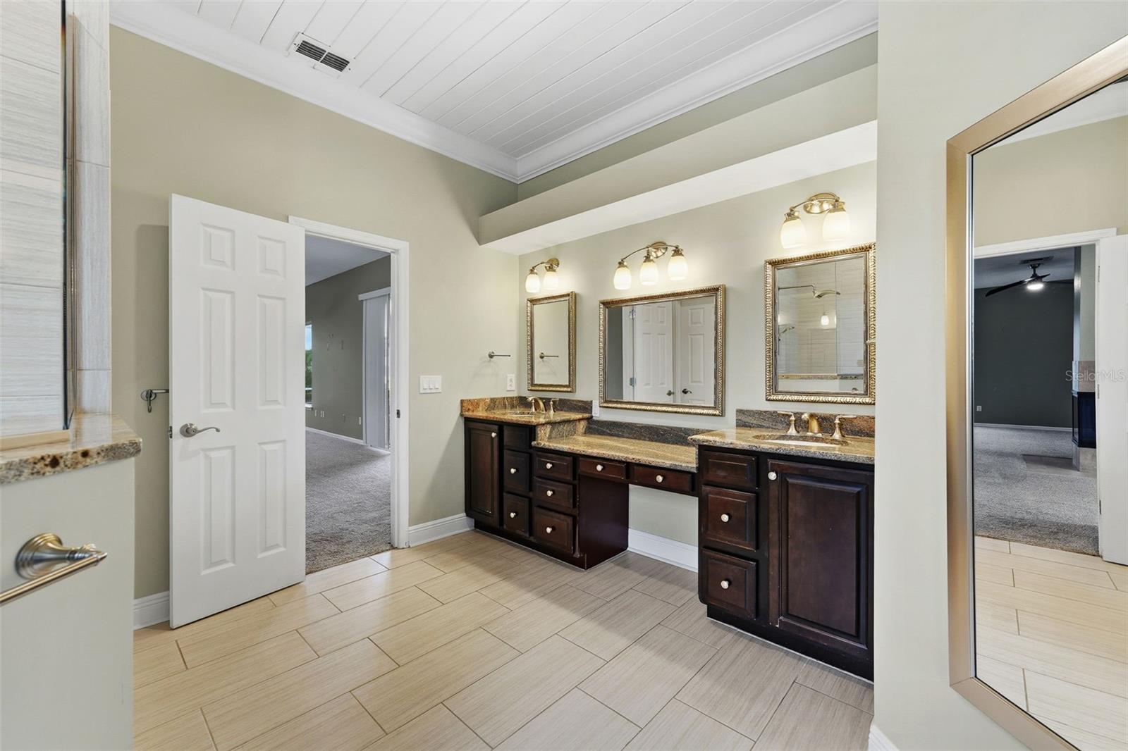 8071 CANYON LAKE CIR