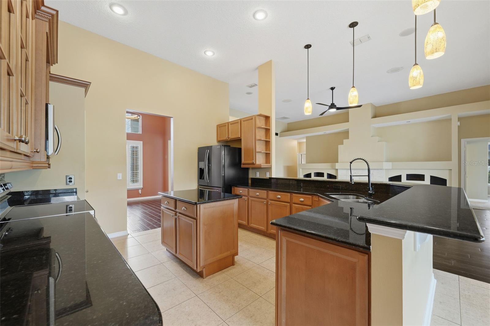 8071 CANYON LAKE CIR