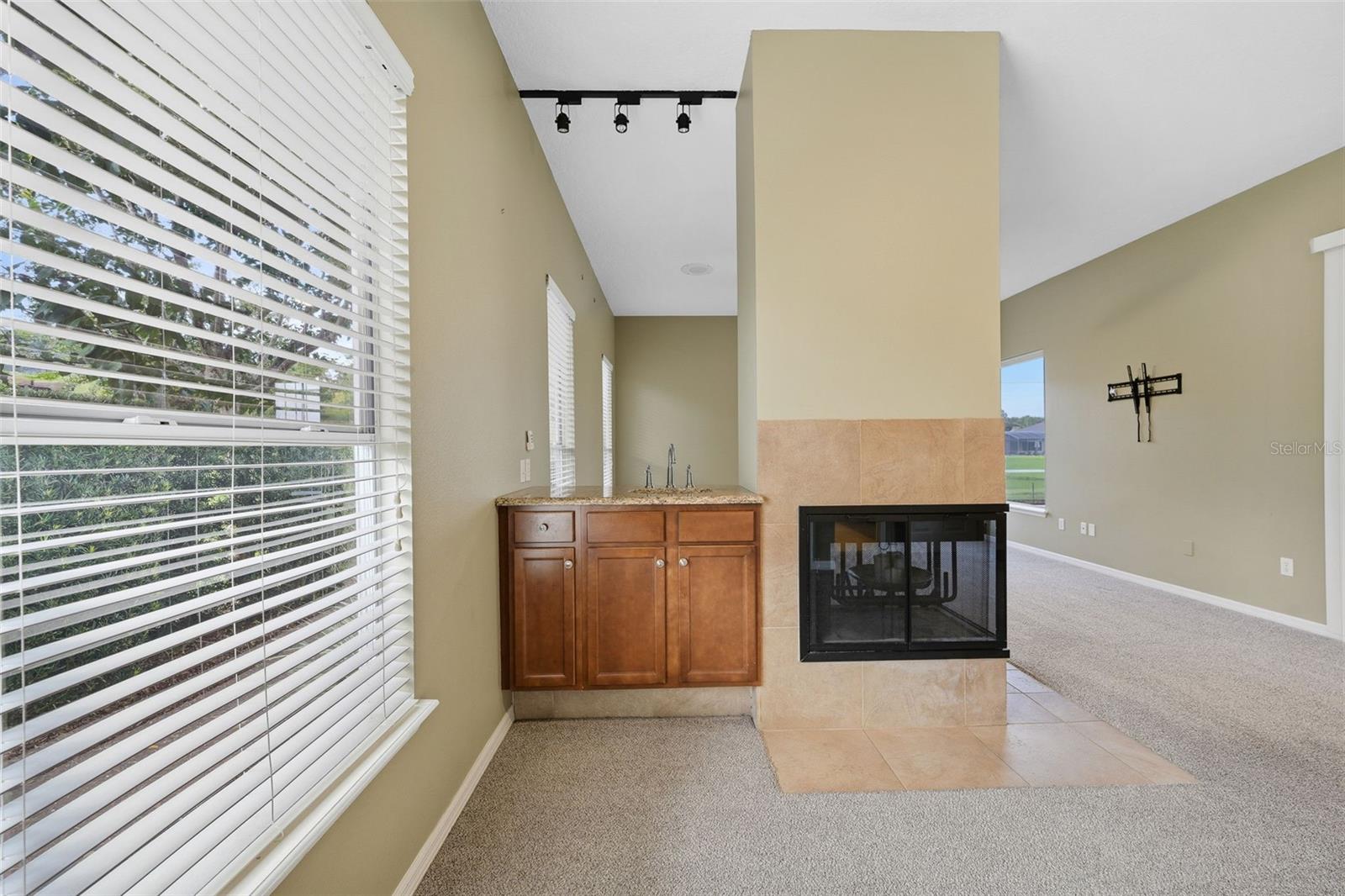 8071 CANYON LAKE CIR