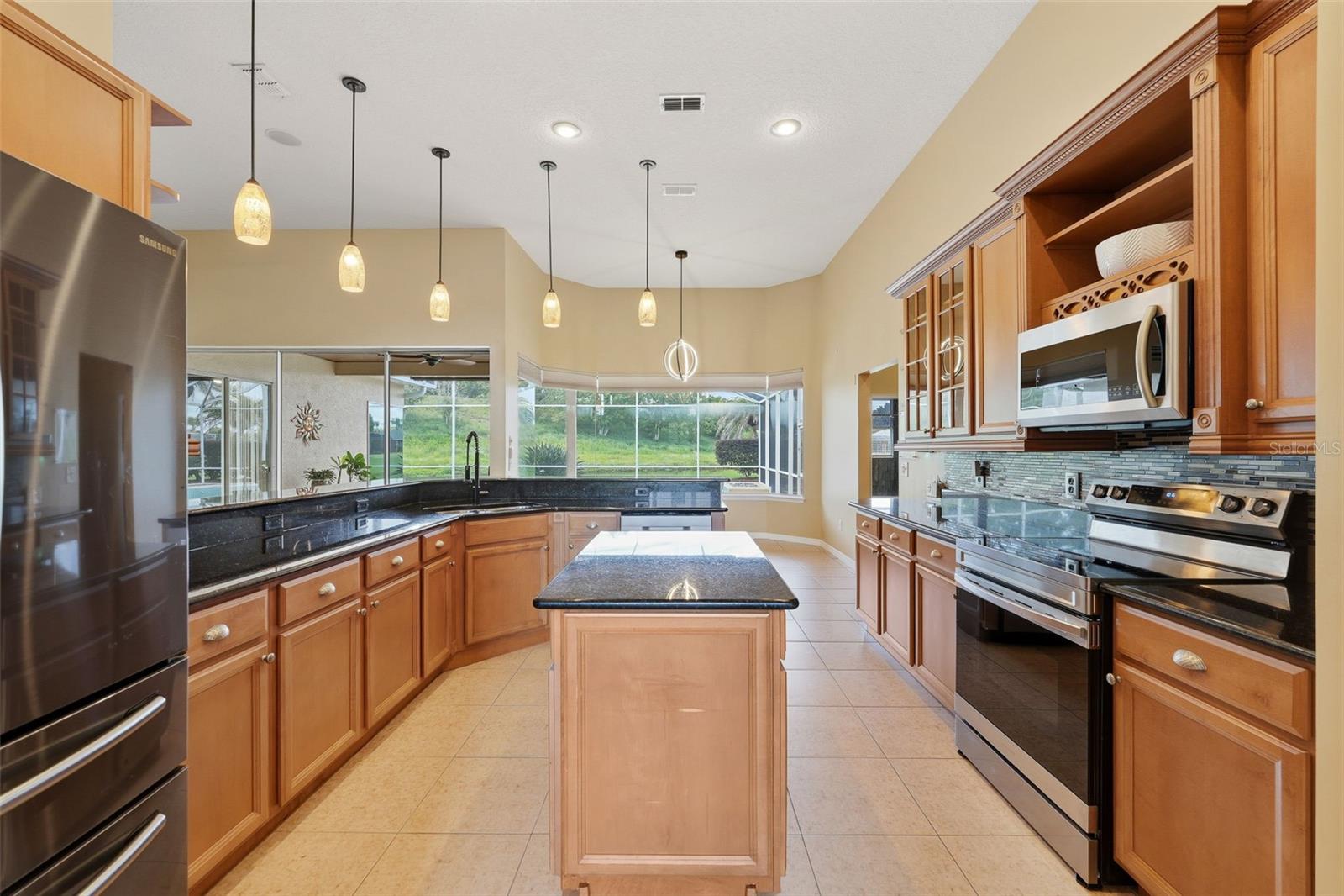 8071 CANYON LAKE CIR