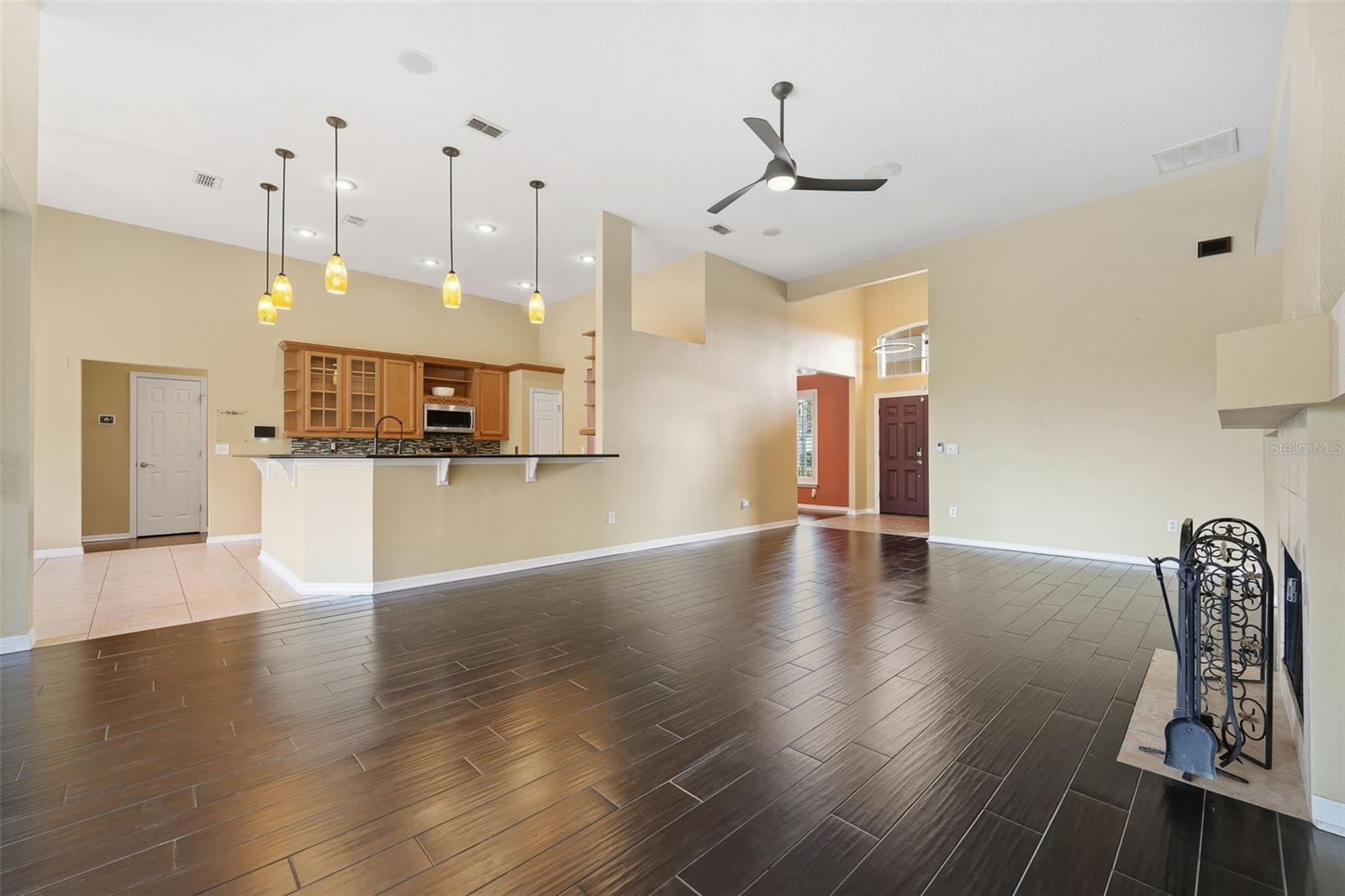 8071 CANYON LAKE CIR