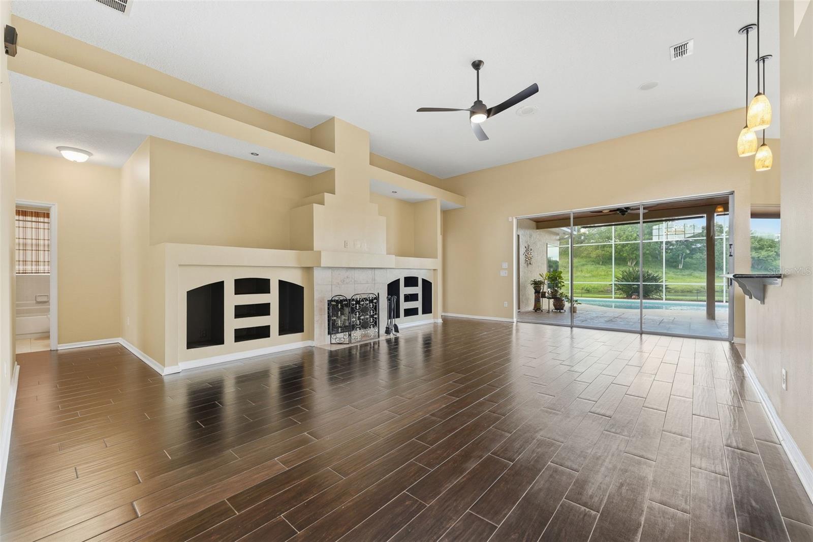 8071 CANYON LAKE CIR