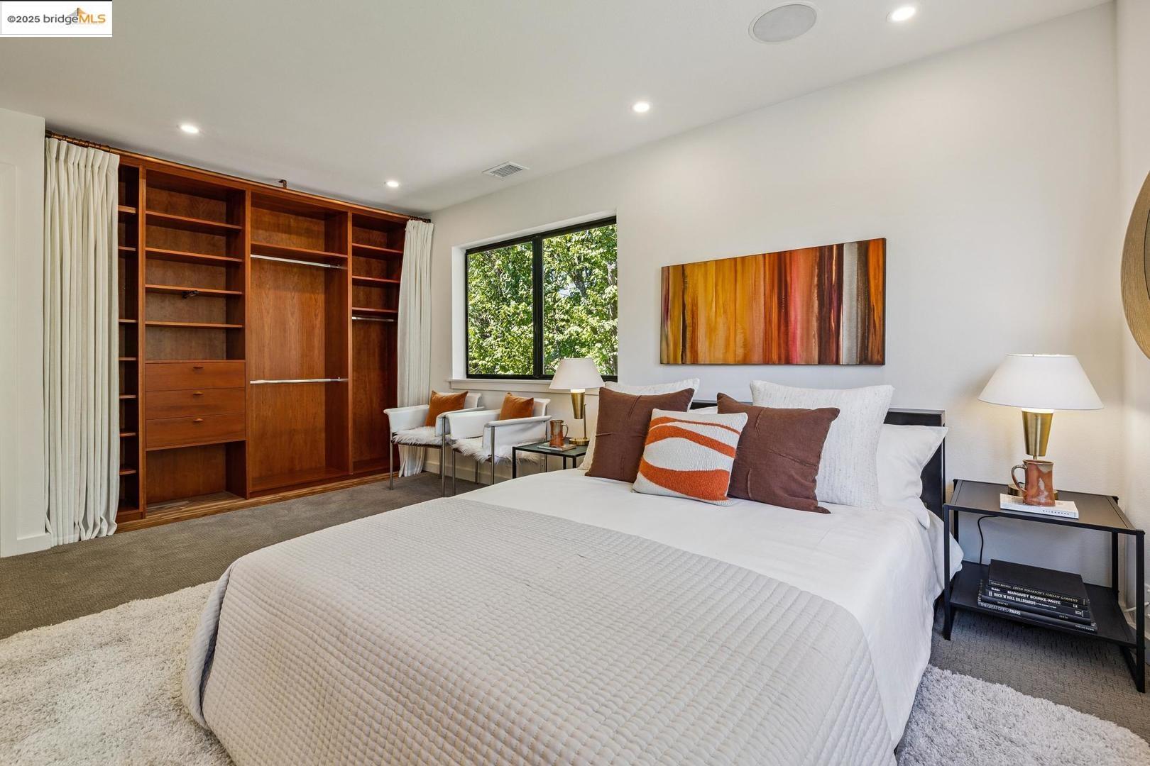 6492 Benvenue AVE # B