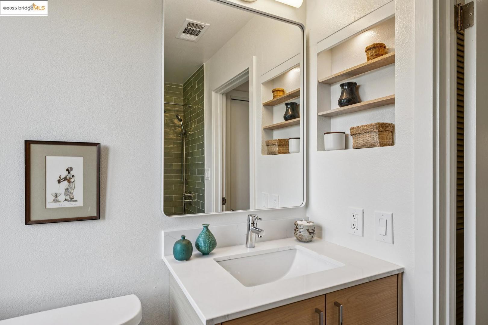 6492 Benvenue AVE # B