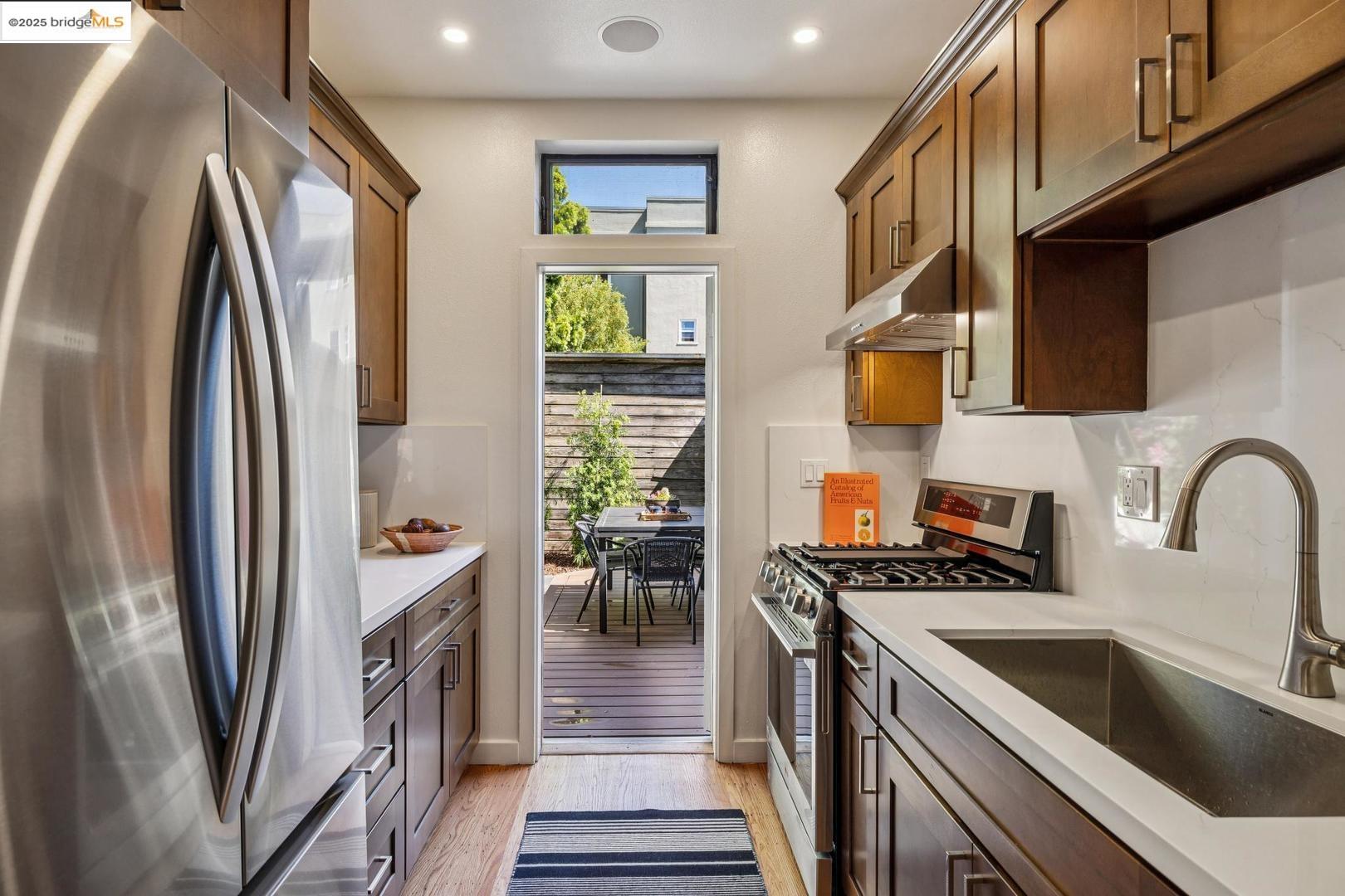 6492 Benvenue AVE # B