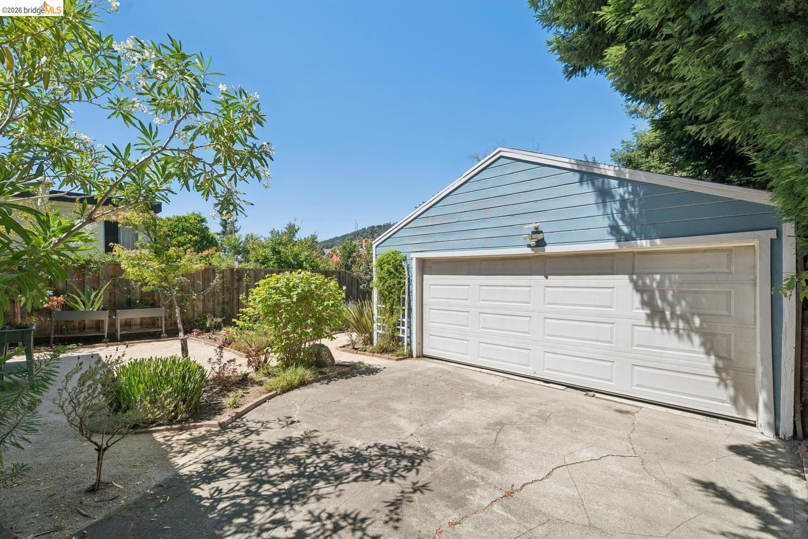 7526 Greenly DR
