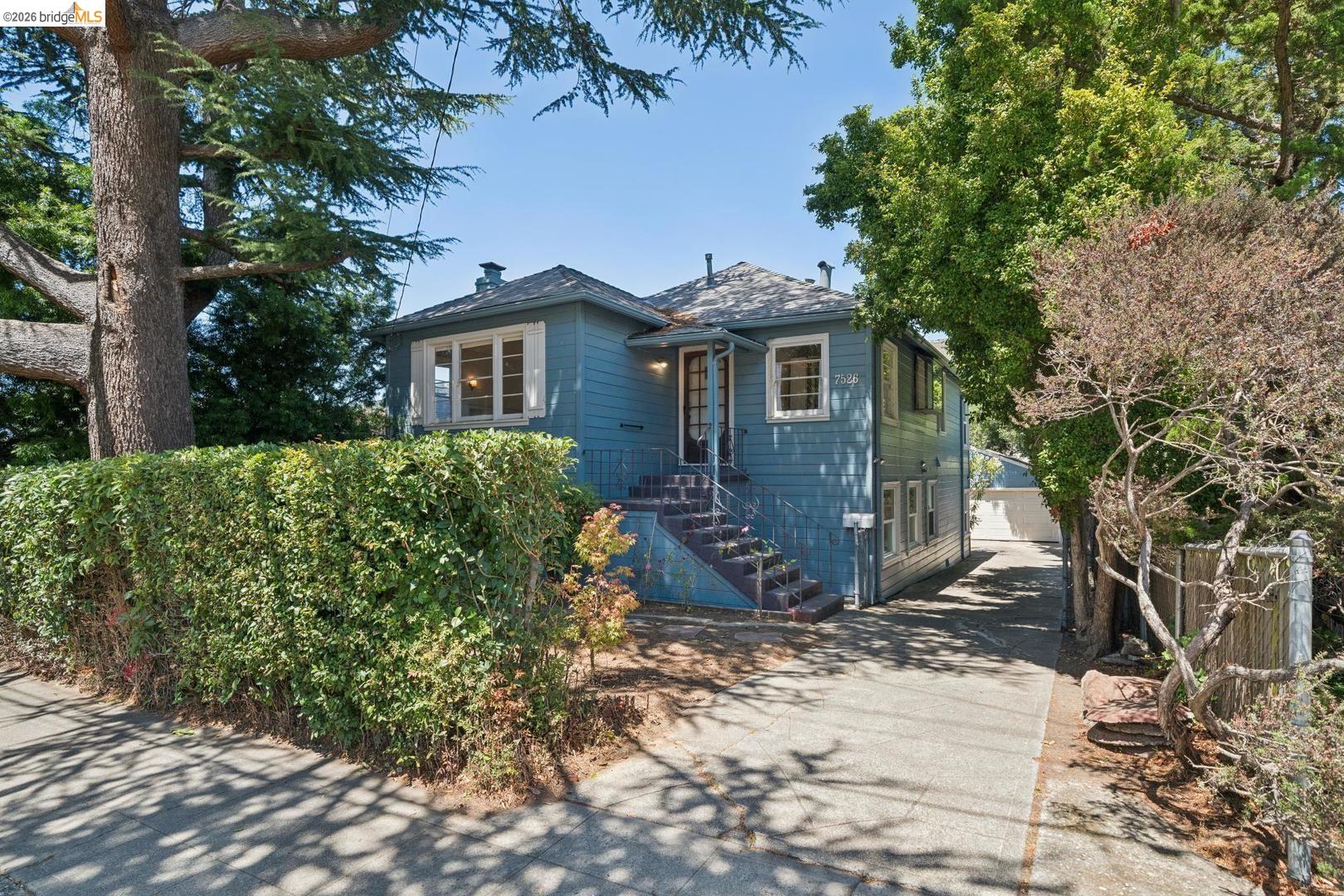 7526 Greenly DR