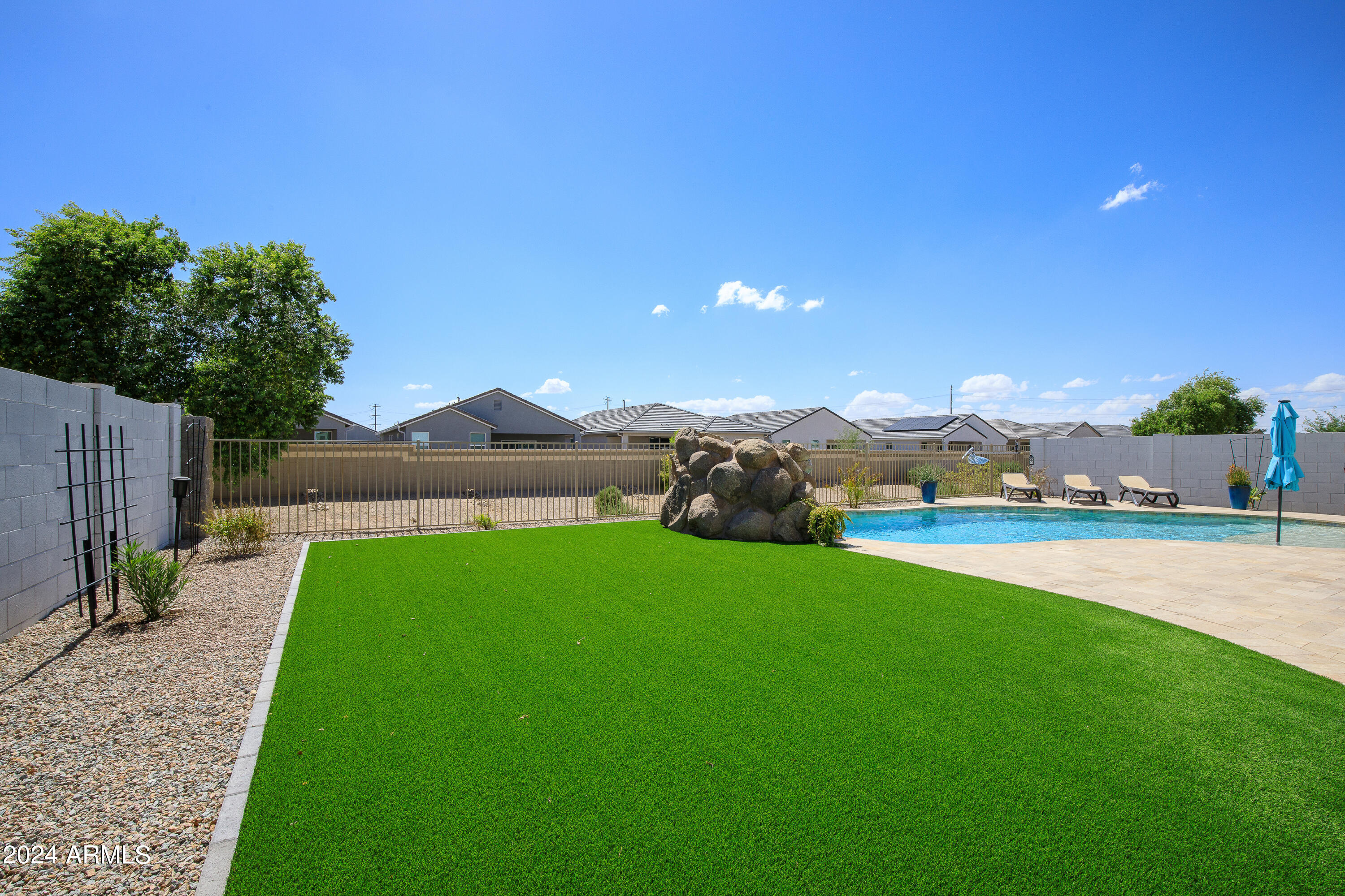 9447 E Alfalfa Drive