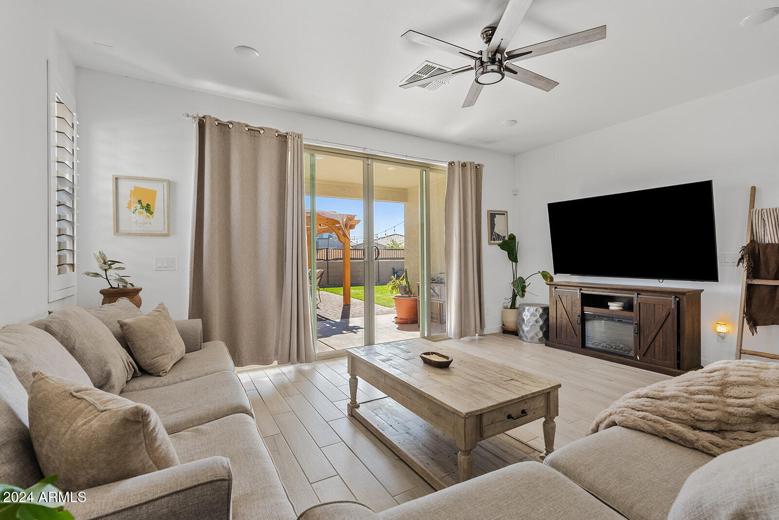 22647 E INDIANA Avenue