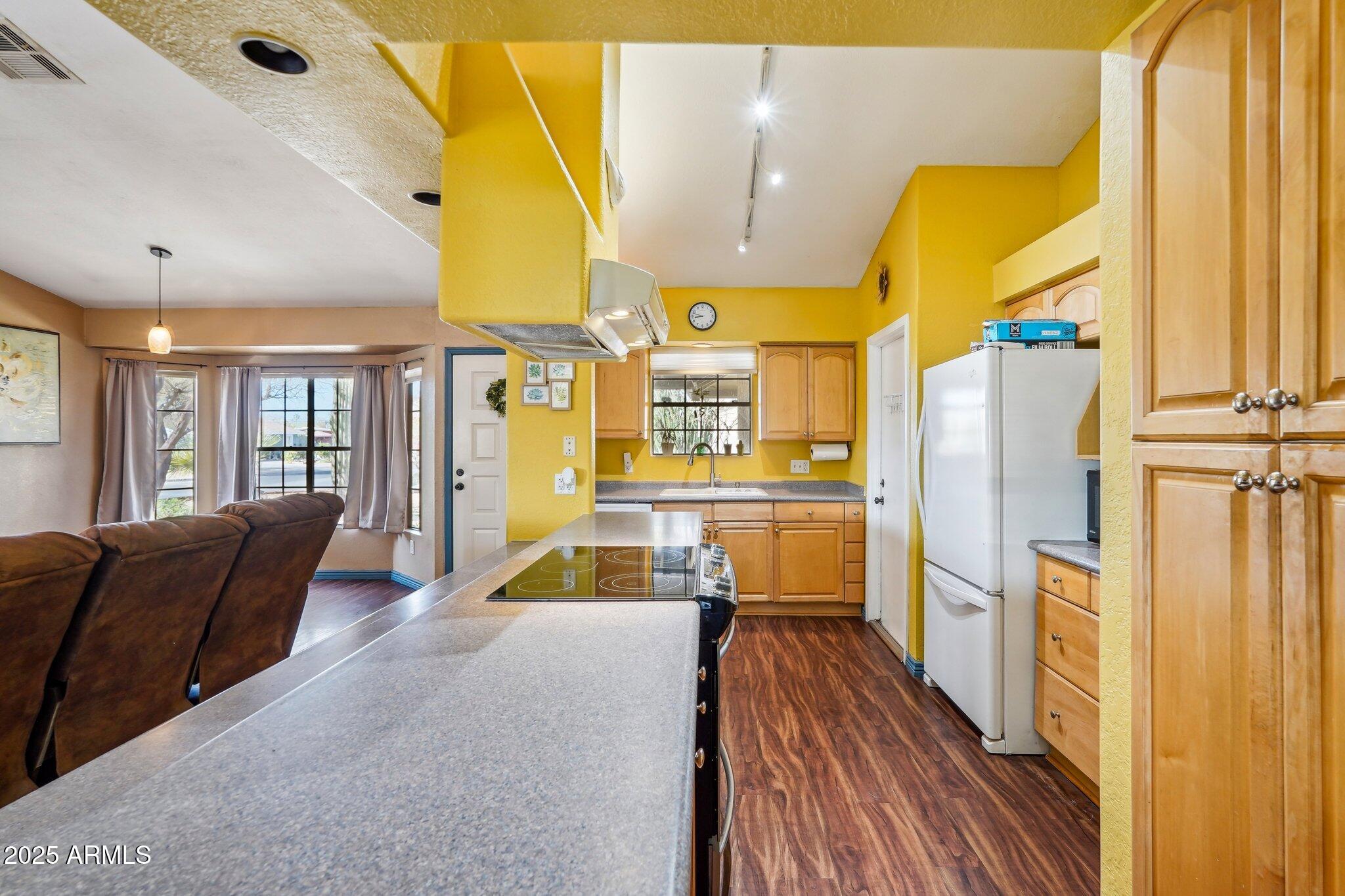 1801 E AIRE LIBRE Avenue