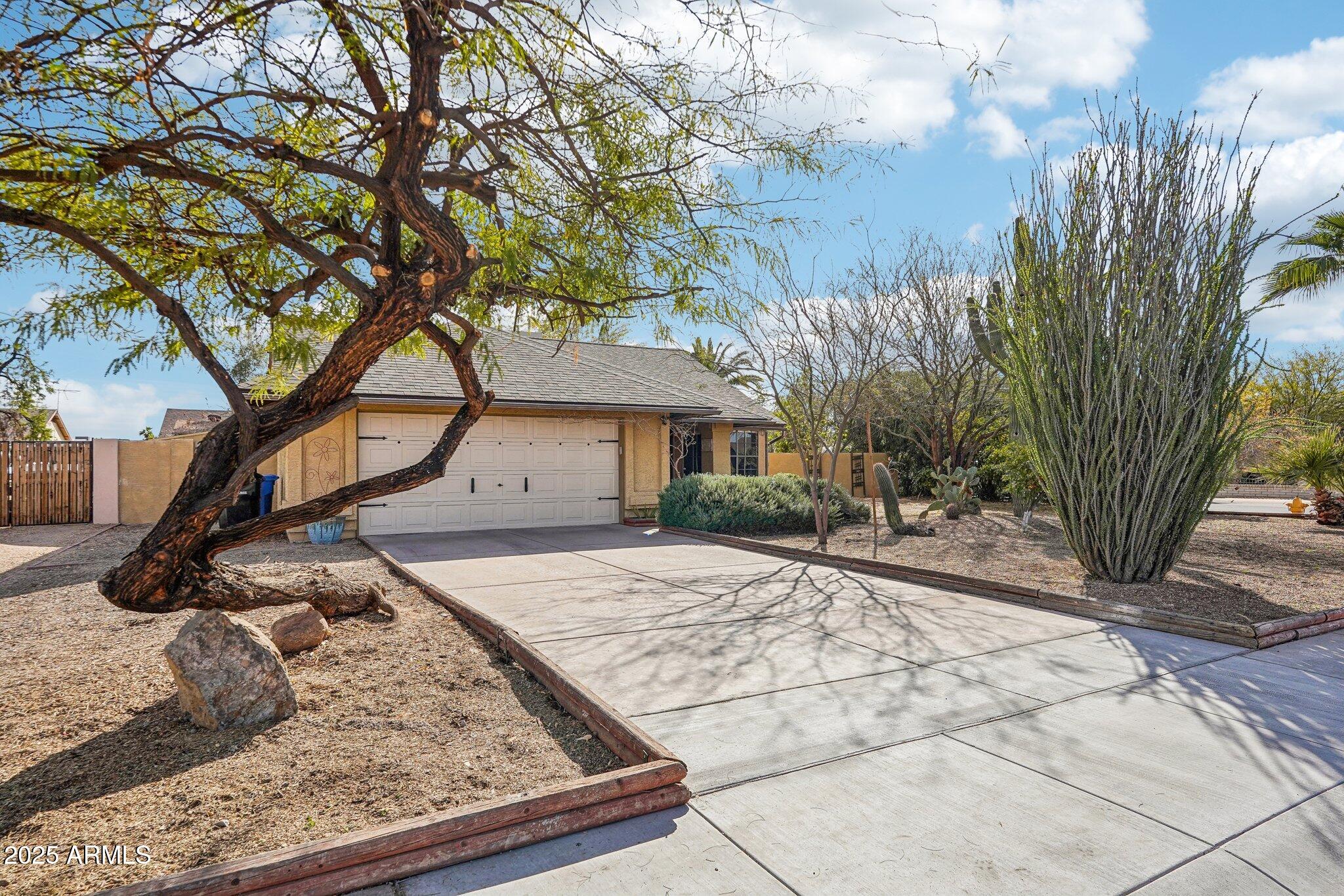 1801 E AIRE LIBRE Avenue