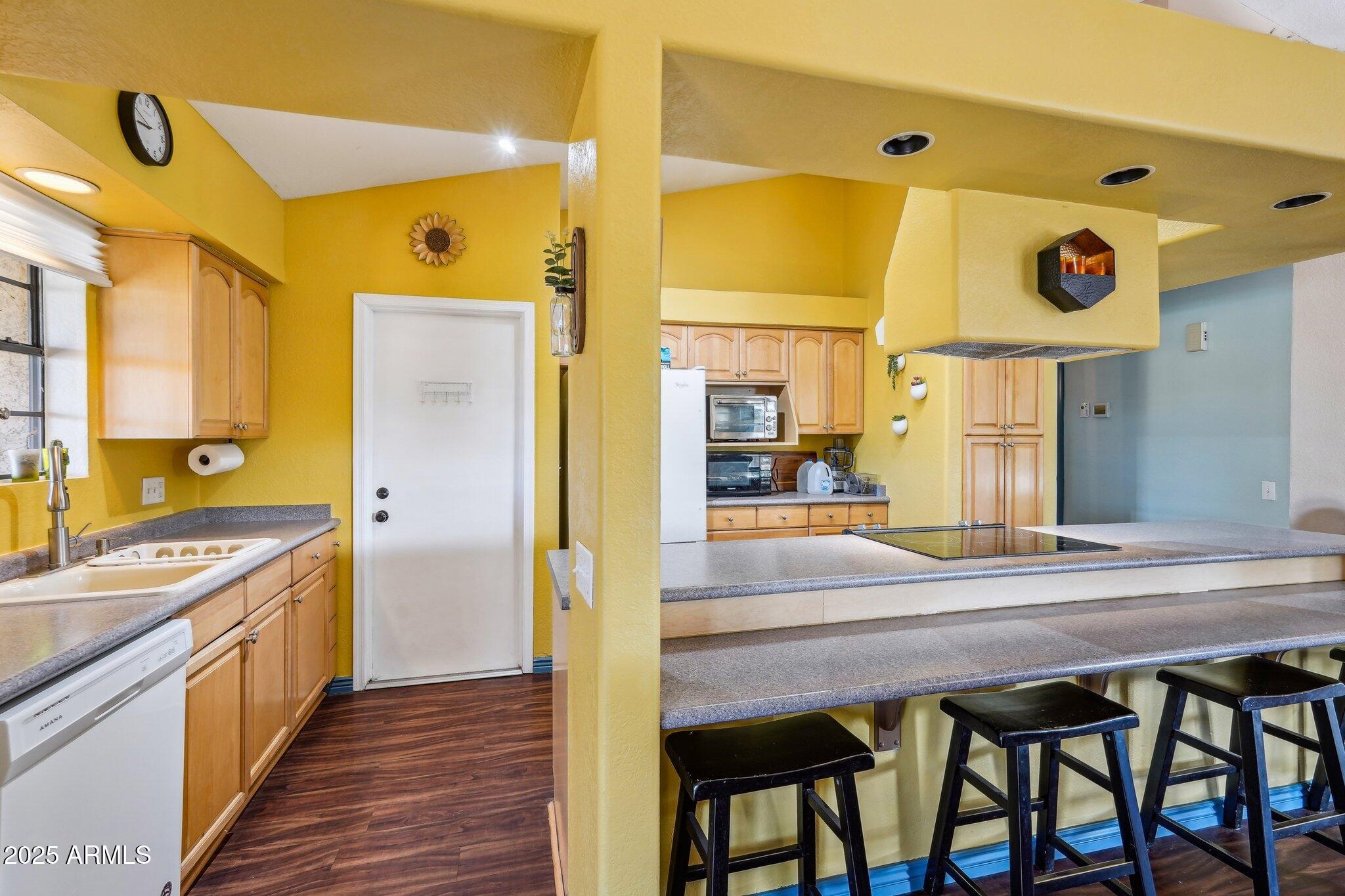 1801 E AIRE LIBRE Avenue