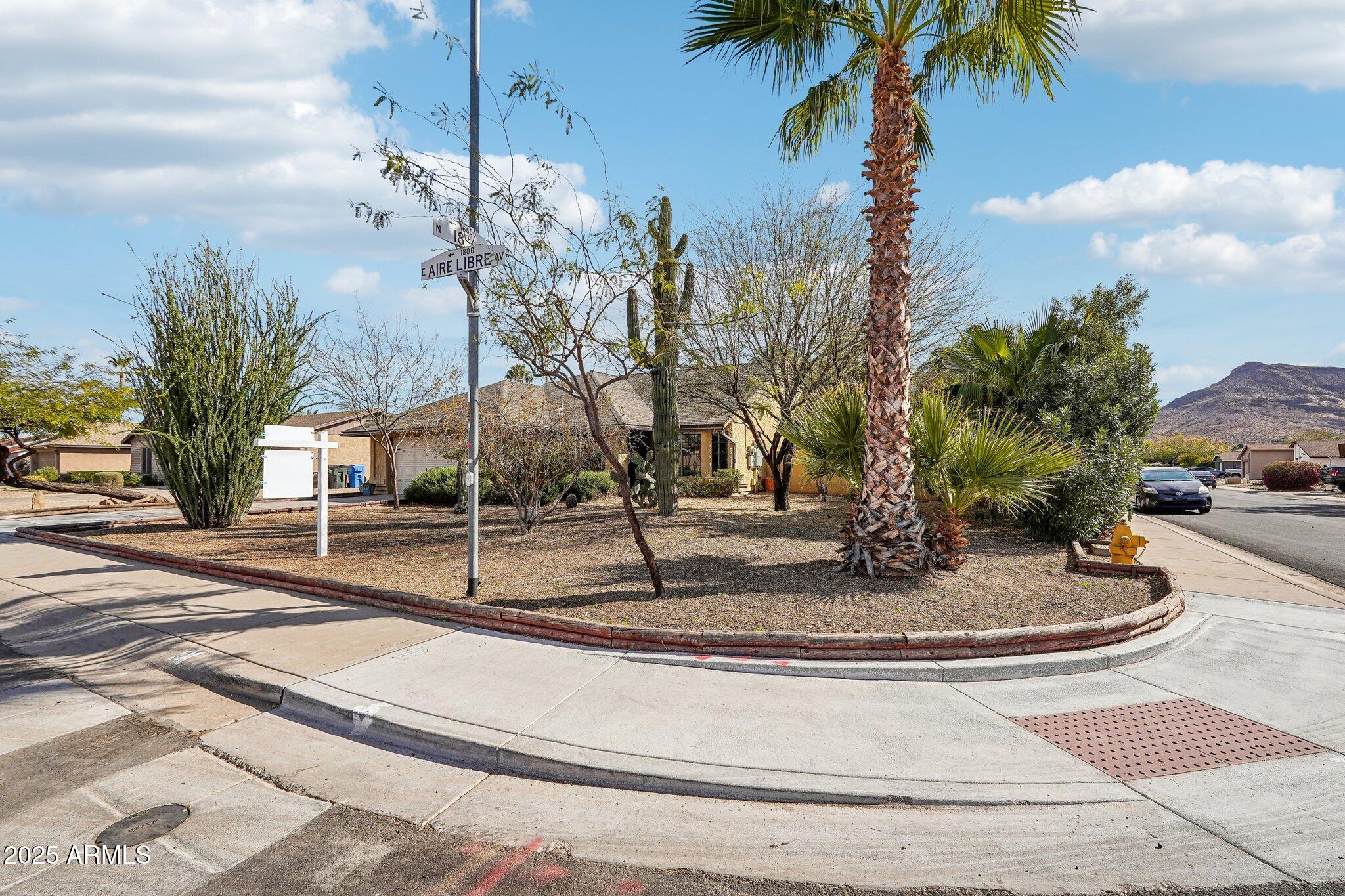 1801 E AIRE LIBRE Avenue