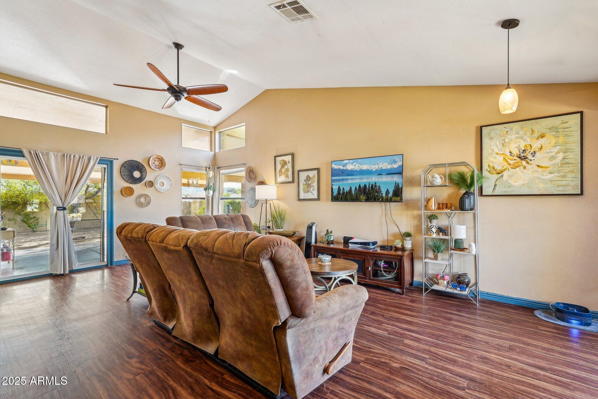 1801 E AIRE LIBRE Avenue