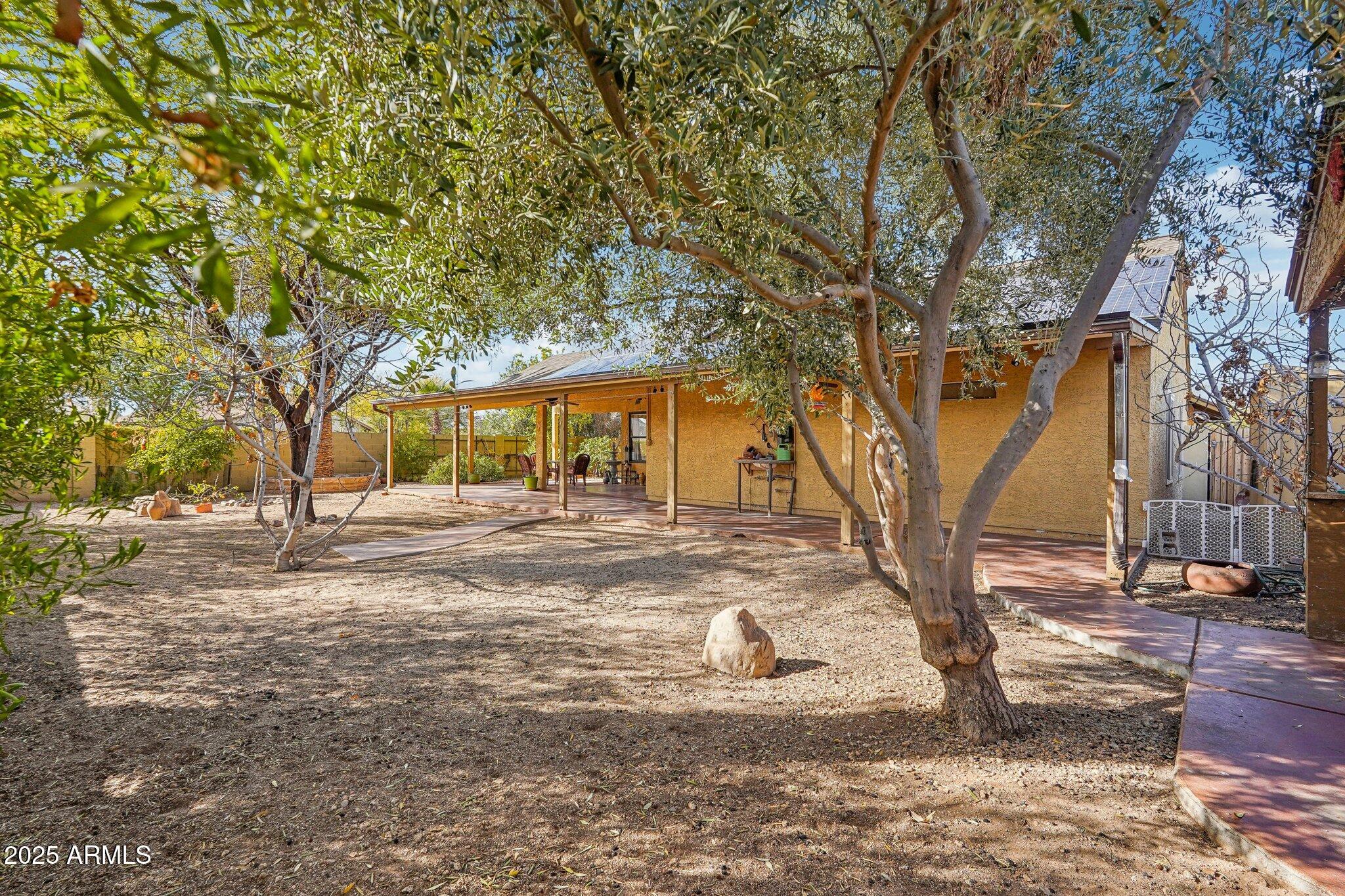 1801 E AIRE LIBRE Avenue