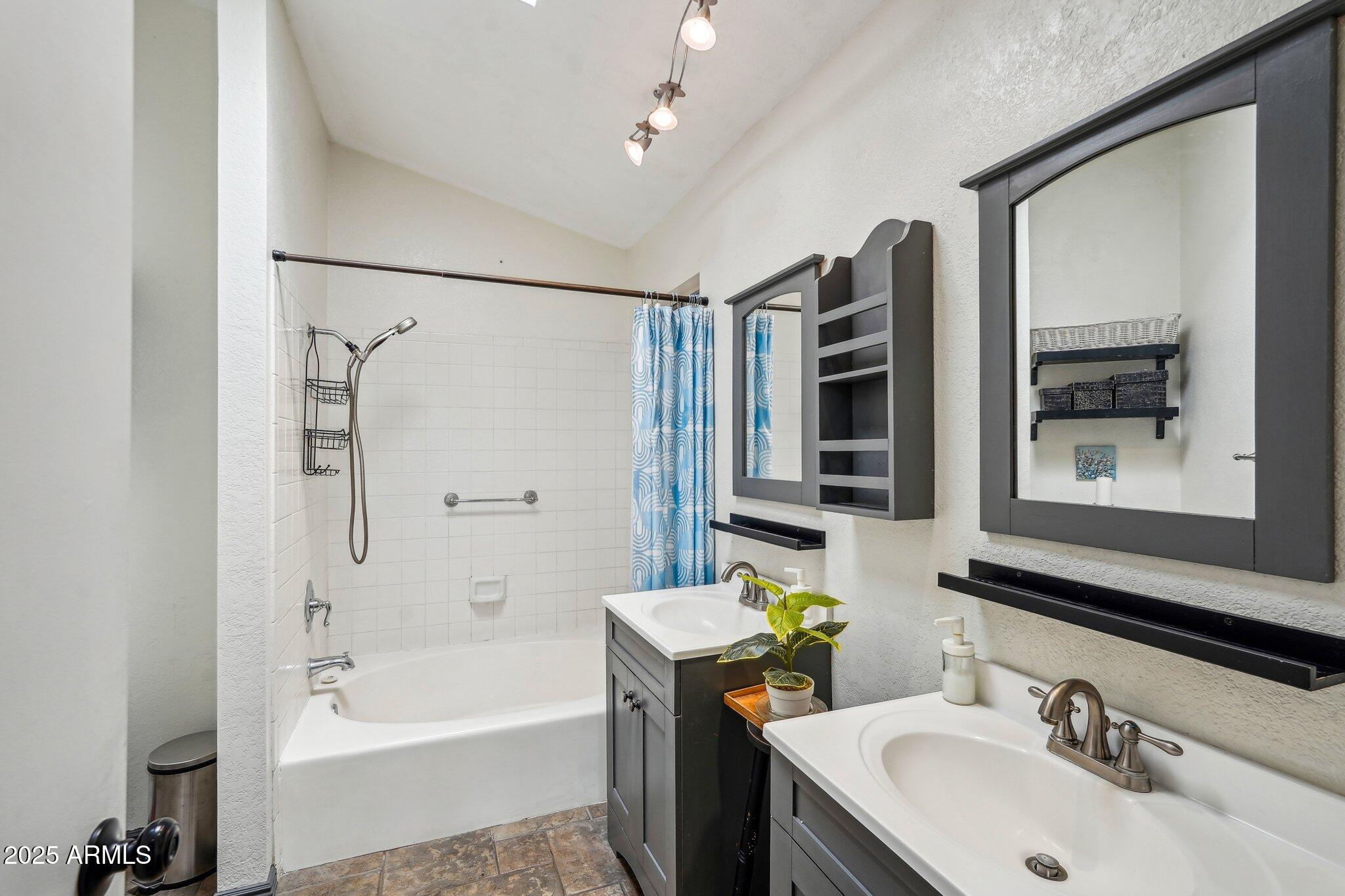 1801 E AIRE LIBRE Avenue