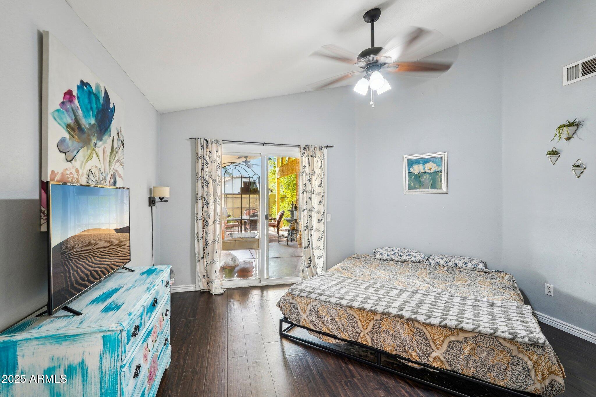 1801 E AIRE LIBRE Avenue