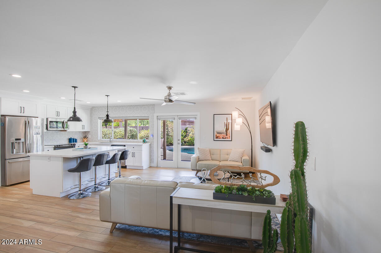 5201 E WINCHCOMB Drive