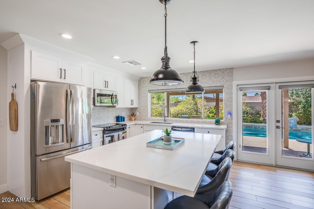 5201 E WINCHCOMB Drive