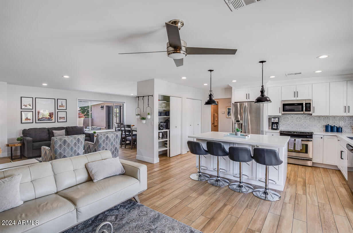 5201 E WINCHCOMB Drive