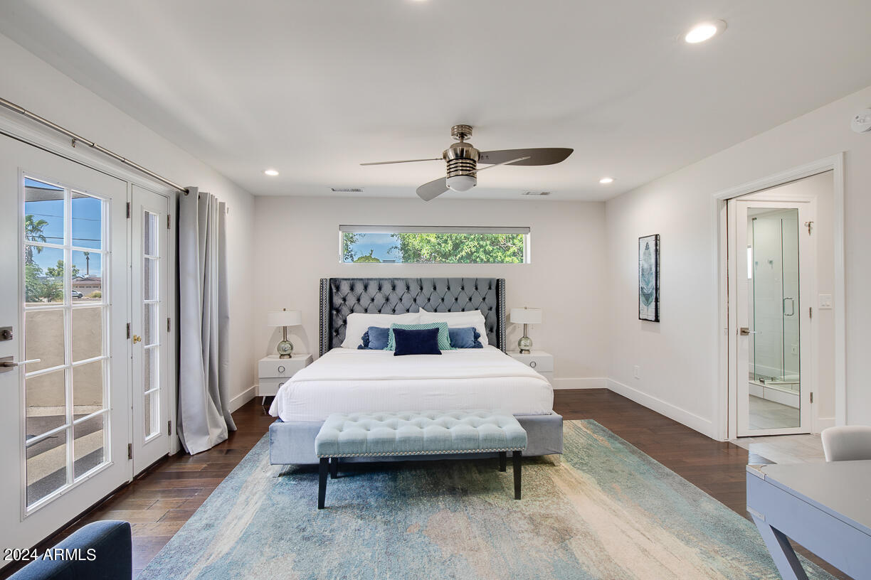 5201 E WINCHCOMB Drive