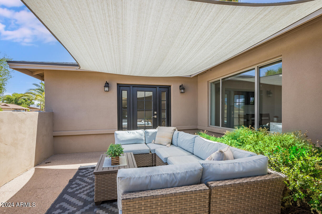 5201 E WINCHCOMB Drive