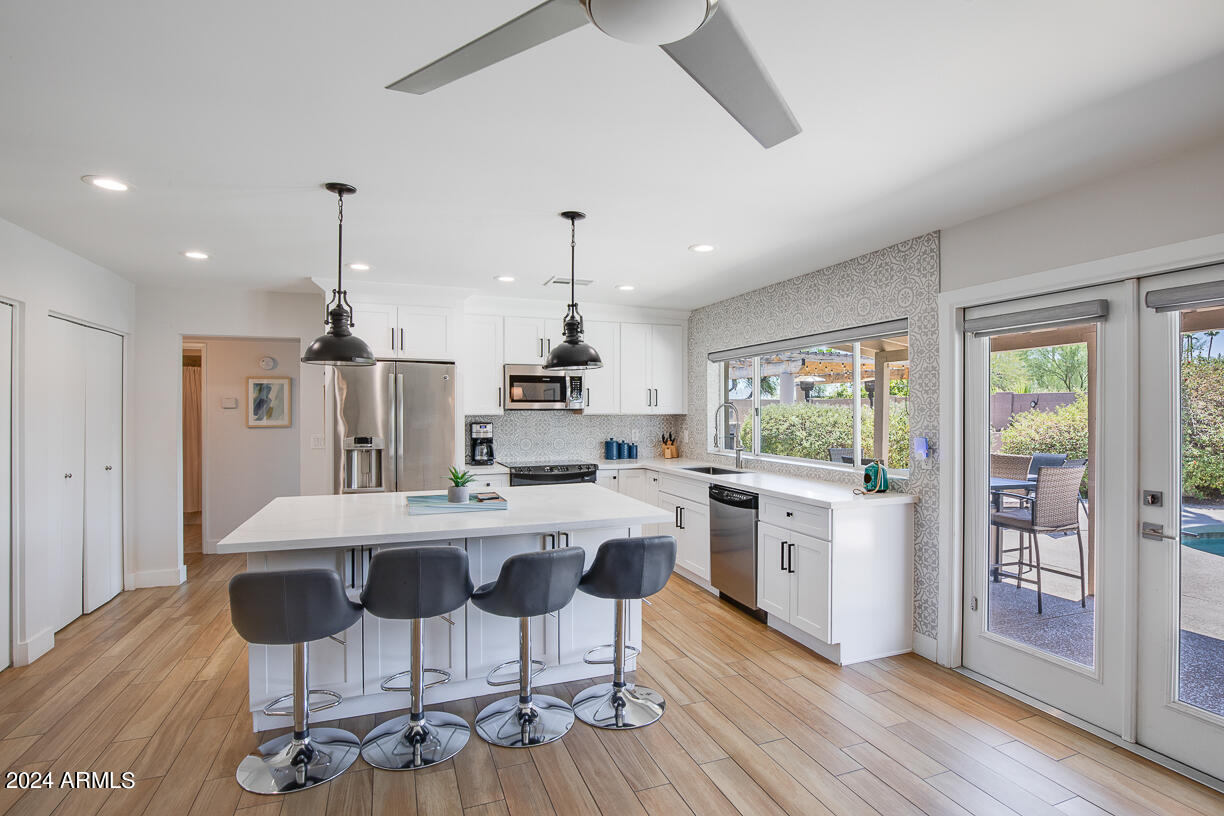 5201 E WINCHCOMB Drive