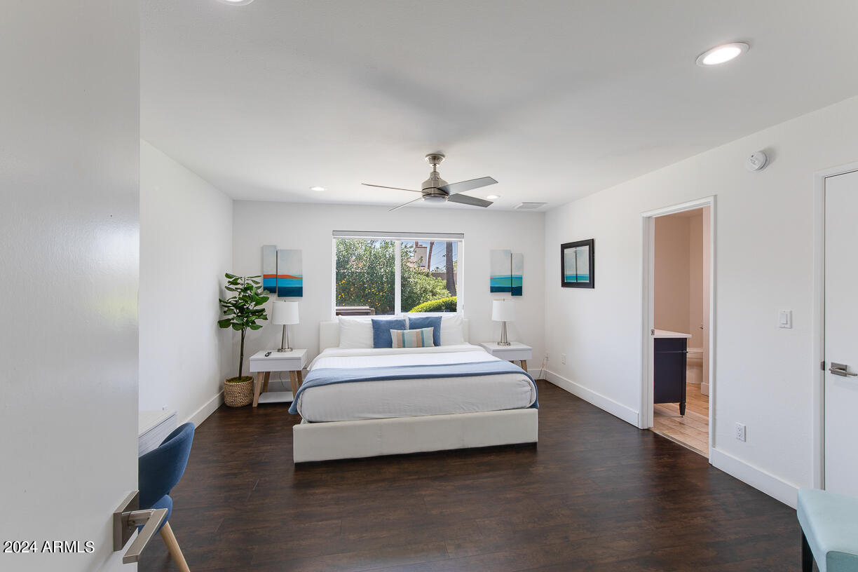 5201 E WINCHCOMB Drive