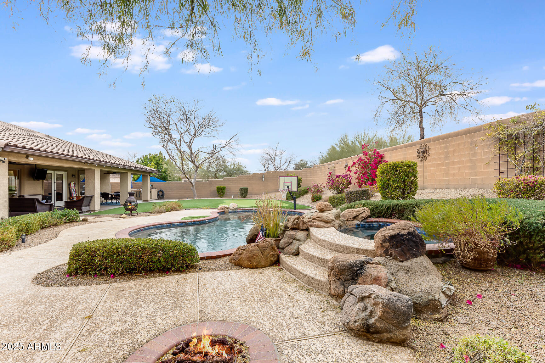 7606 E WINDWOOD Lane