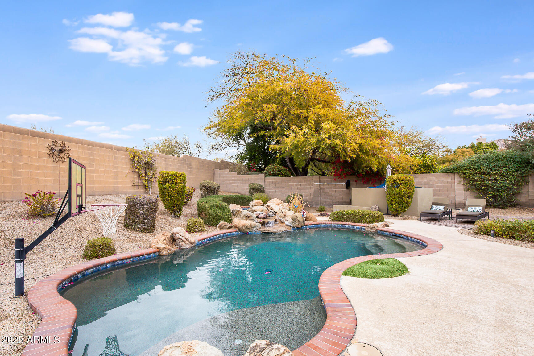 7606 E WINDWOOD Lane