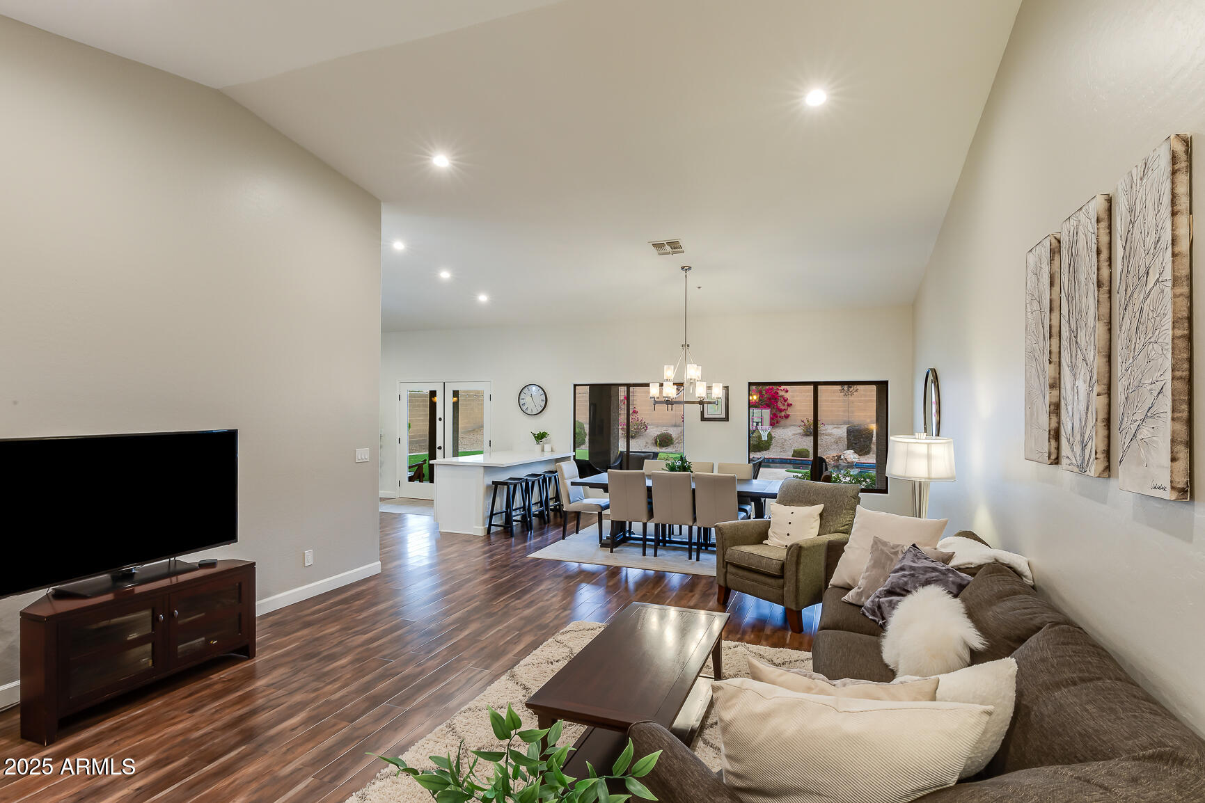 7606 E WINDWOOD Lane