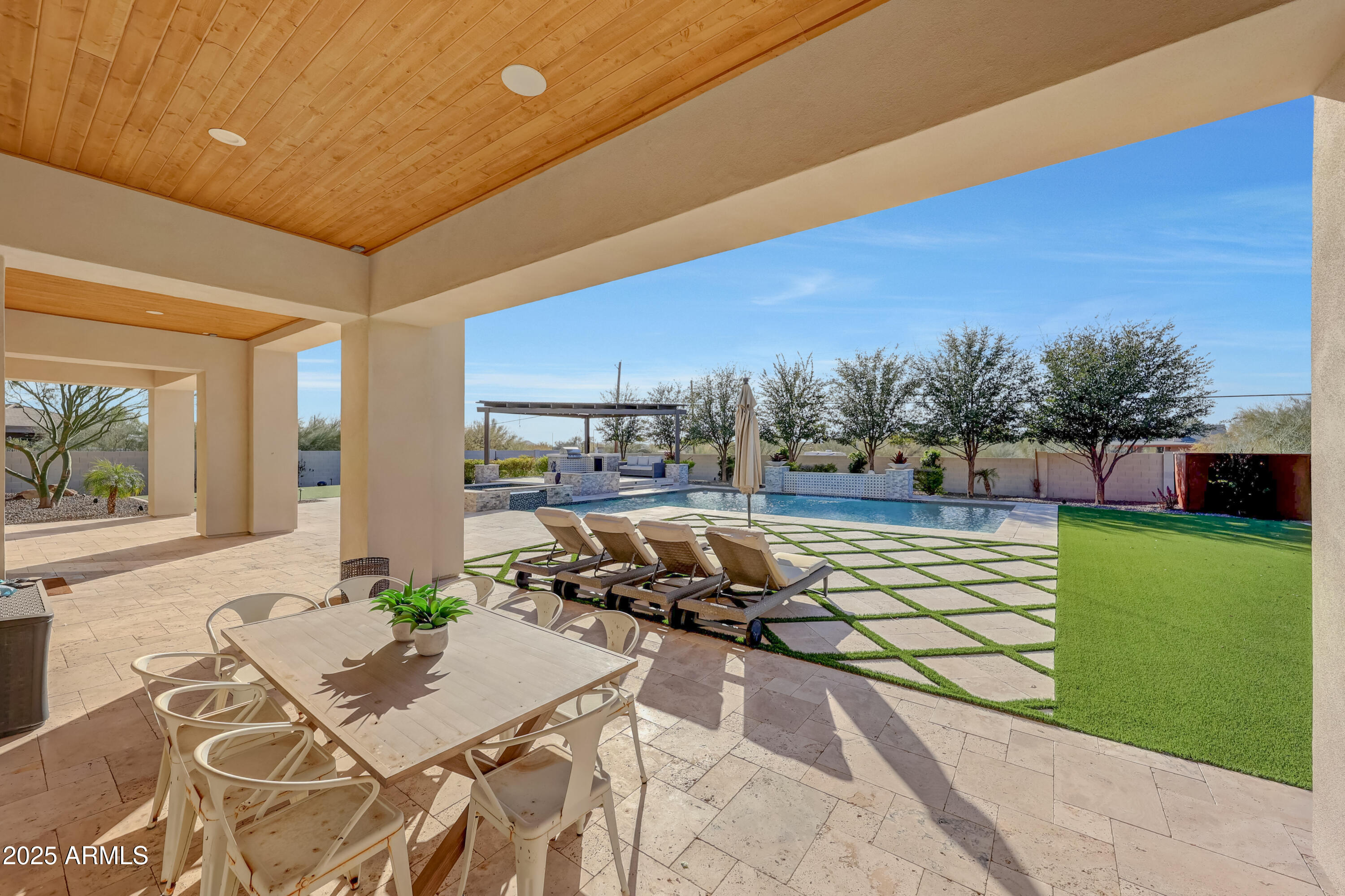 1410 E BLUE RIDGE Court