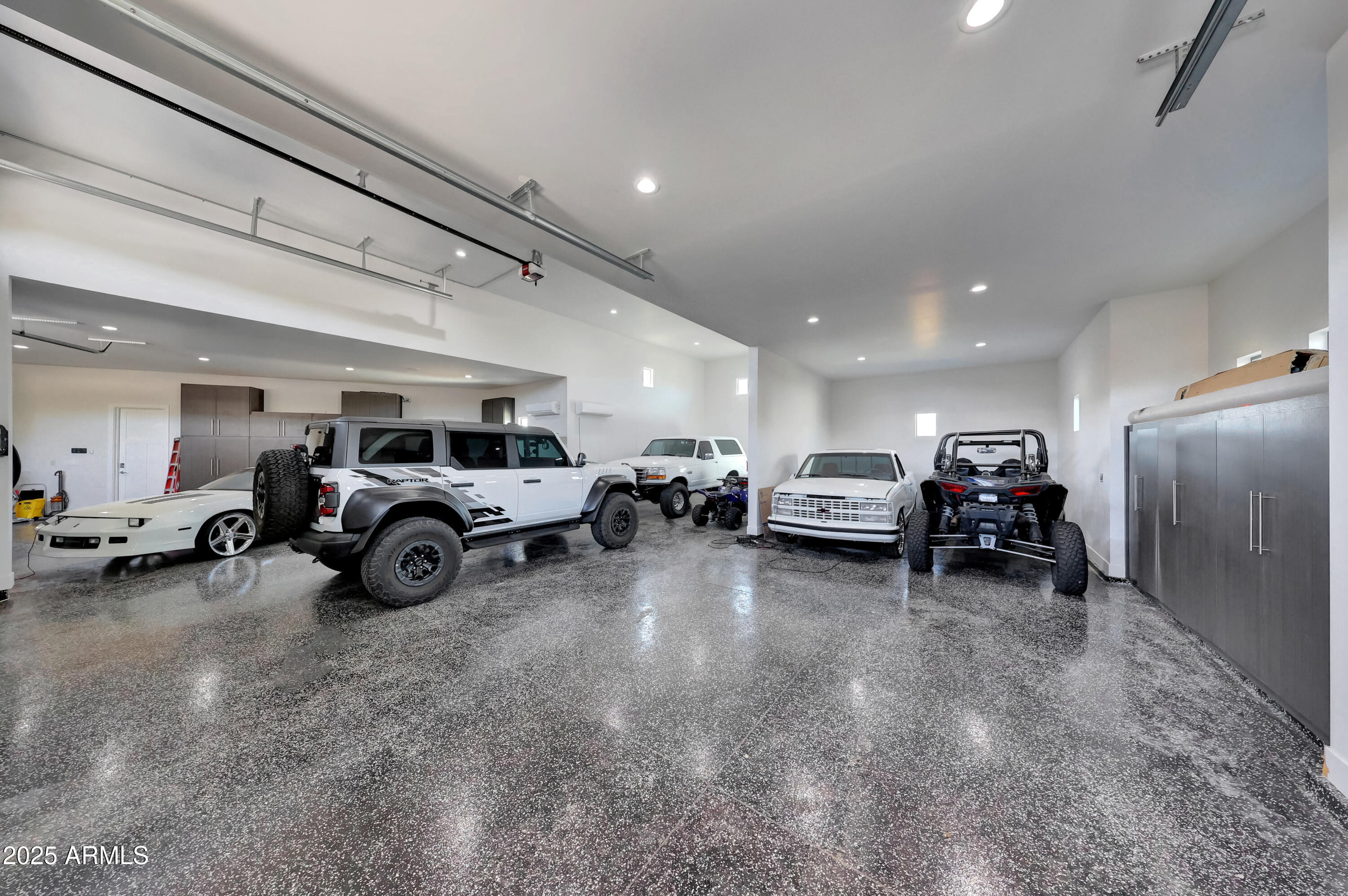 1410 E BLUE RIDGE Court