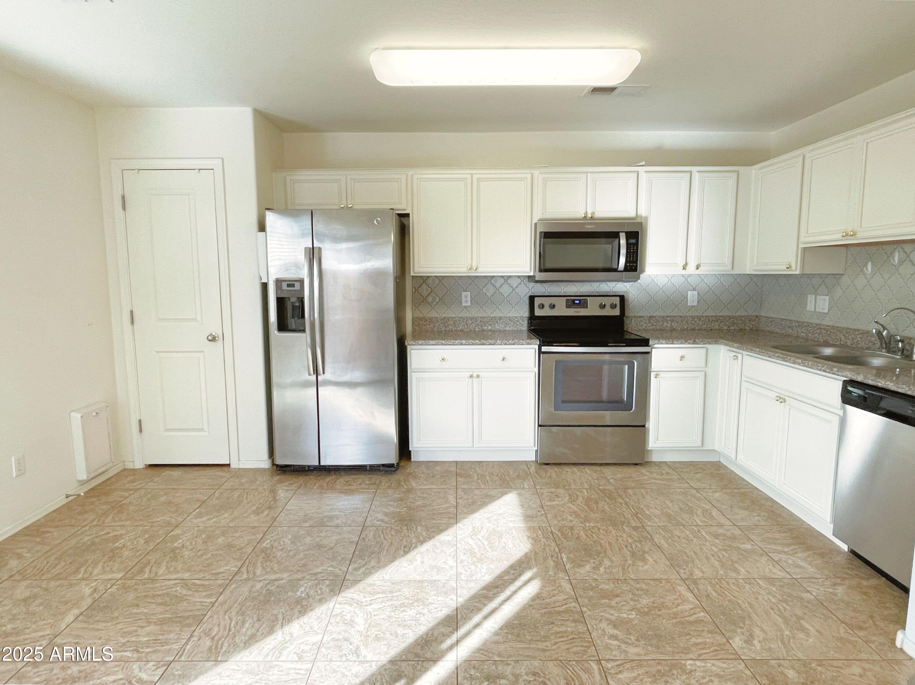 1833 W Road Agent Street