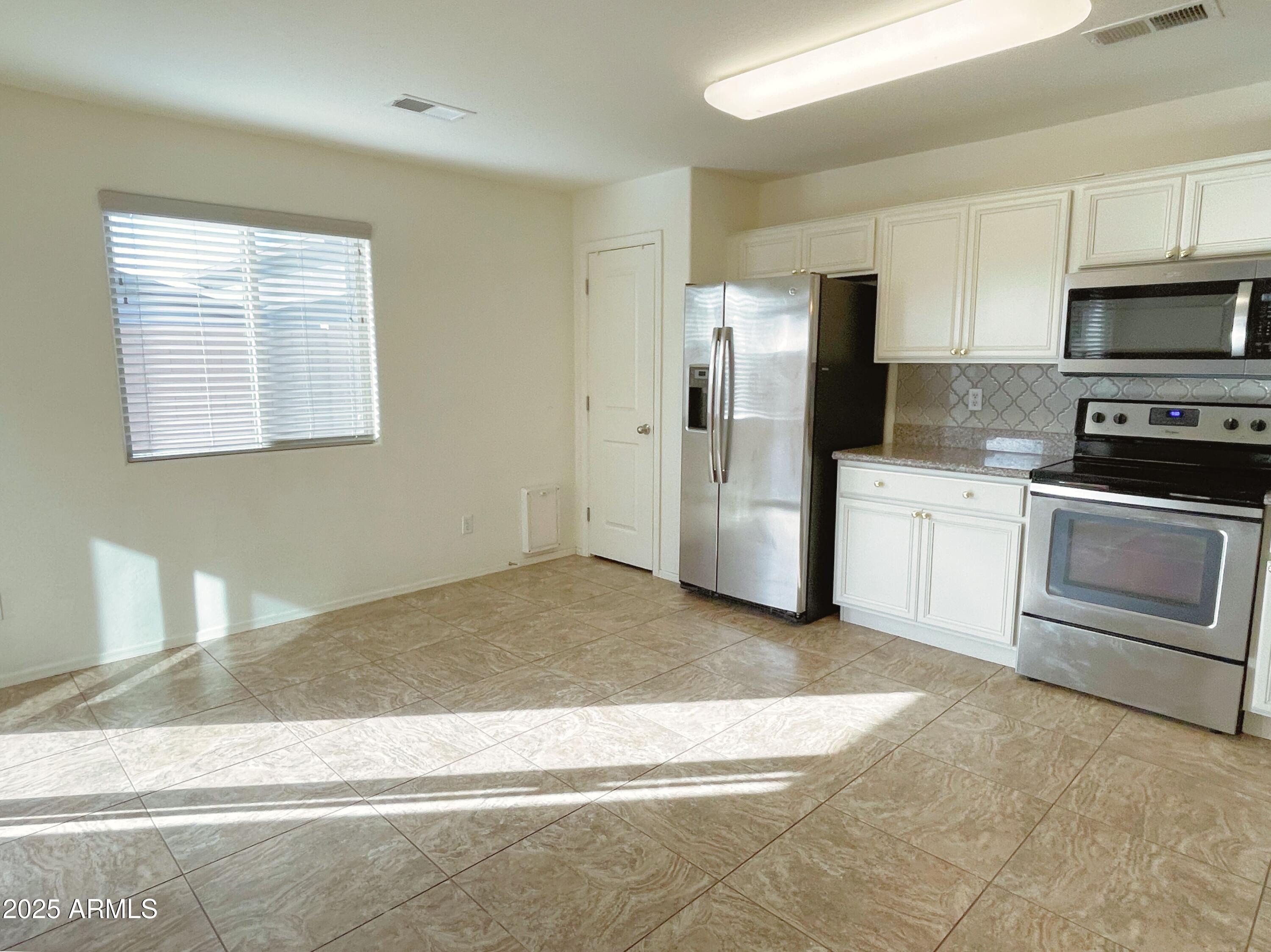 1833 W Road Agent Street