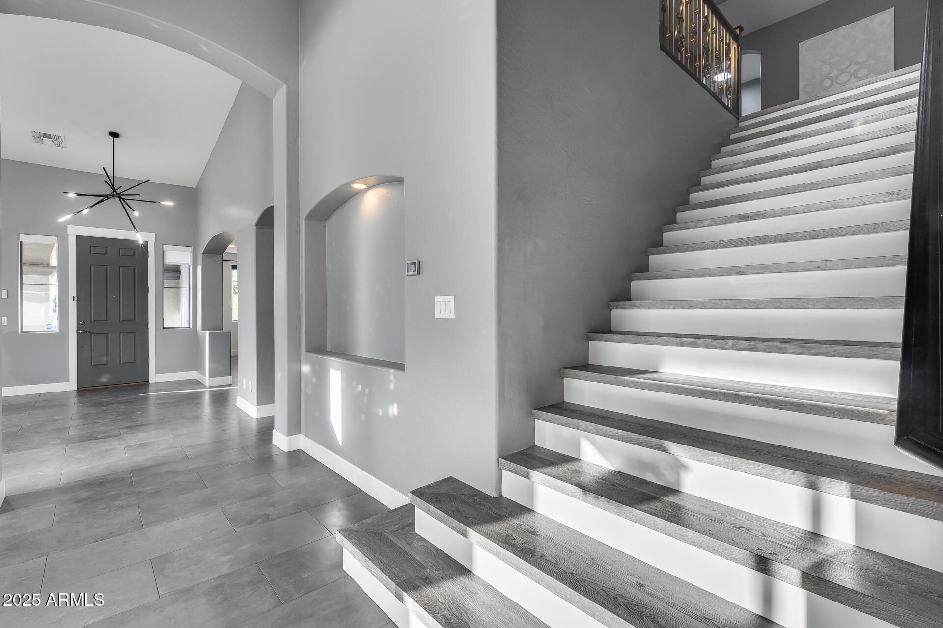 2423 W BRAMBLE BERRY Lane