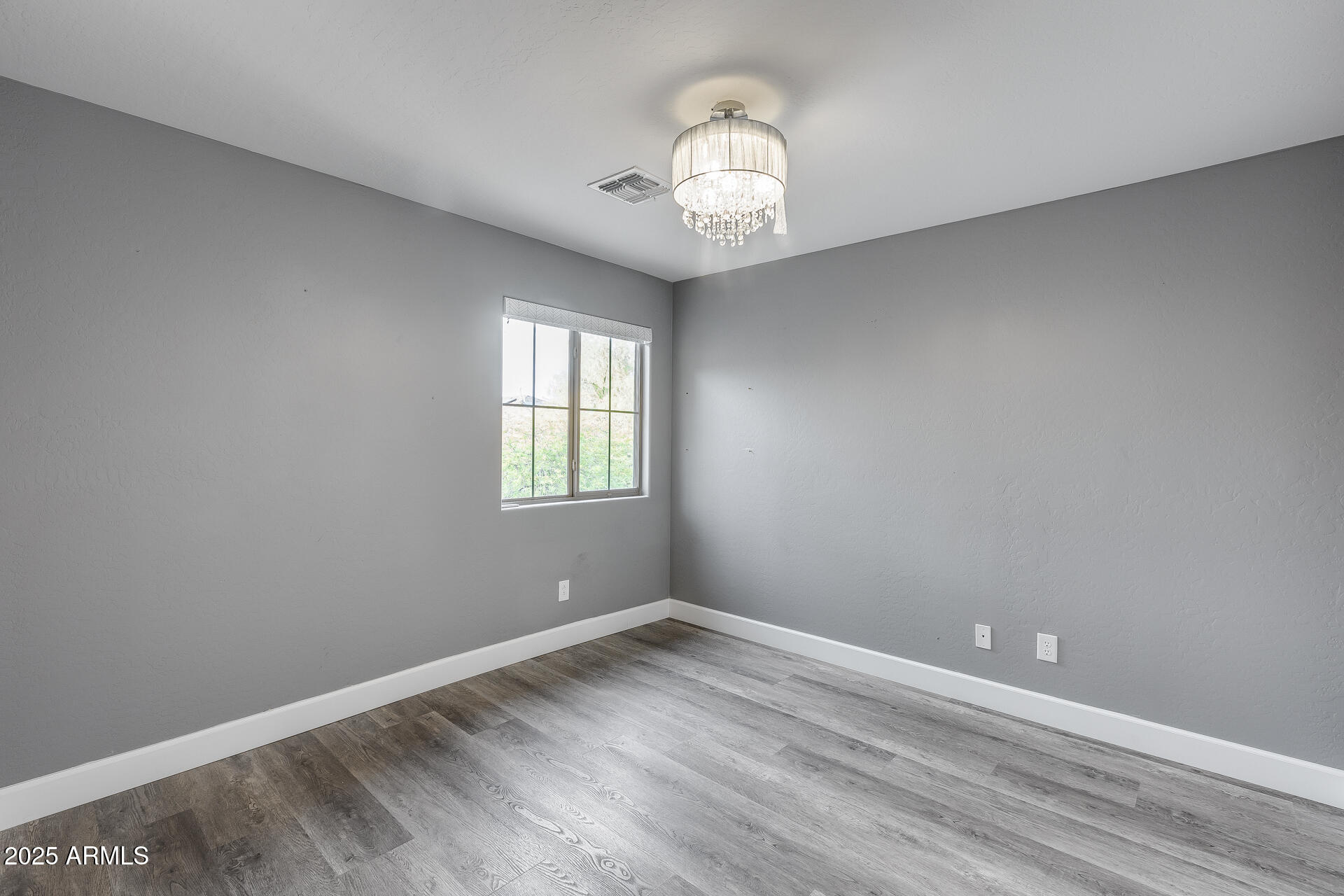 2423 W BRAMBLE BERRY Lane