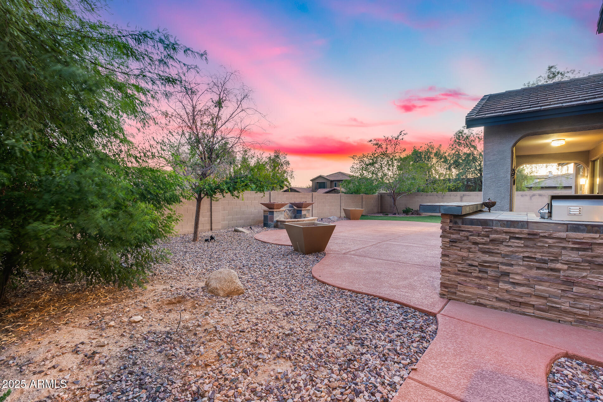 2423 W BRAMBLE BERRY Lane