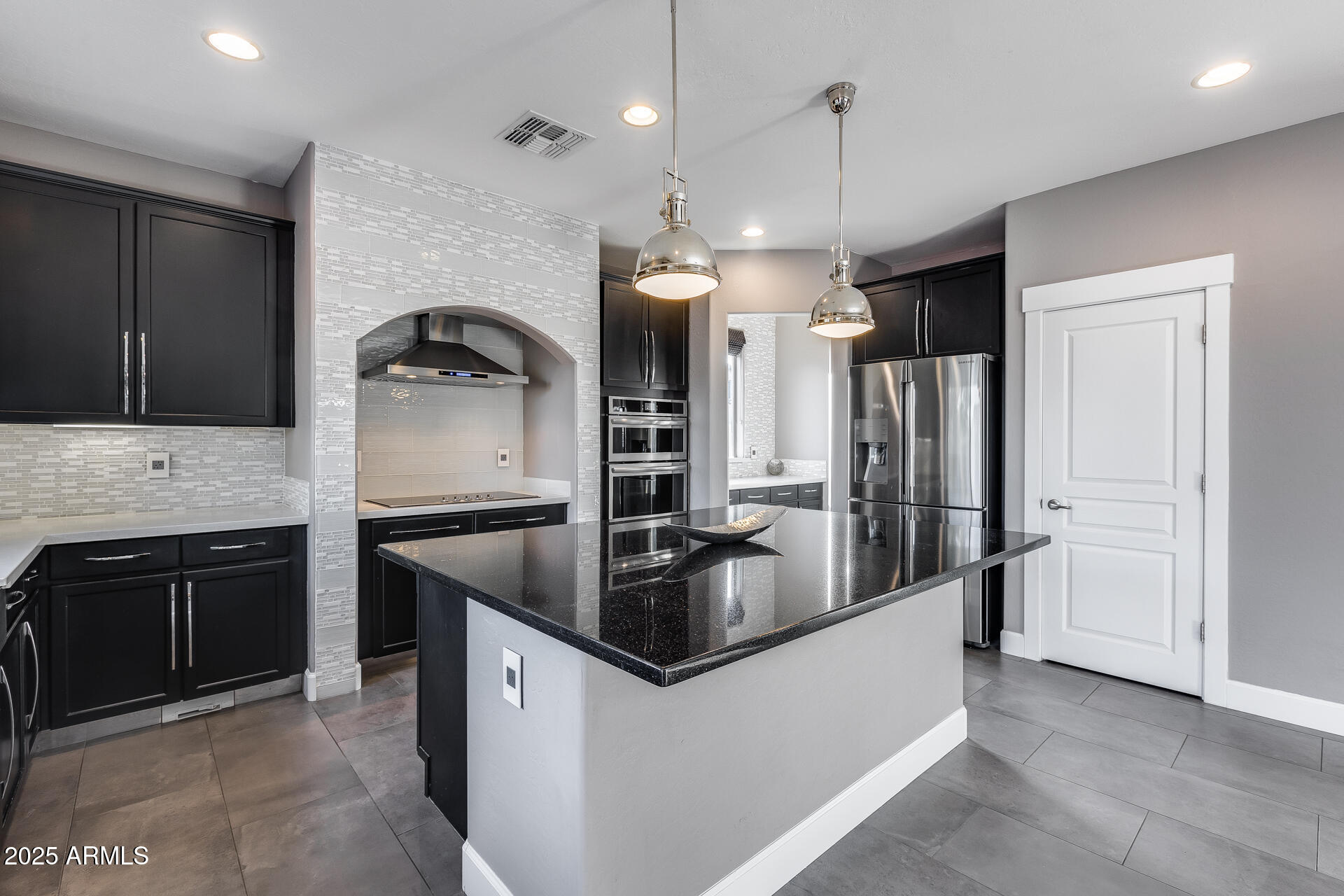 2423 W BRAMBLE BERRY Lane