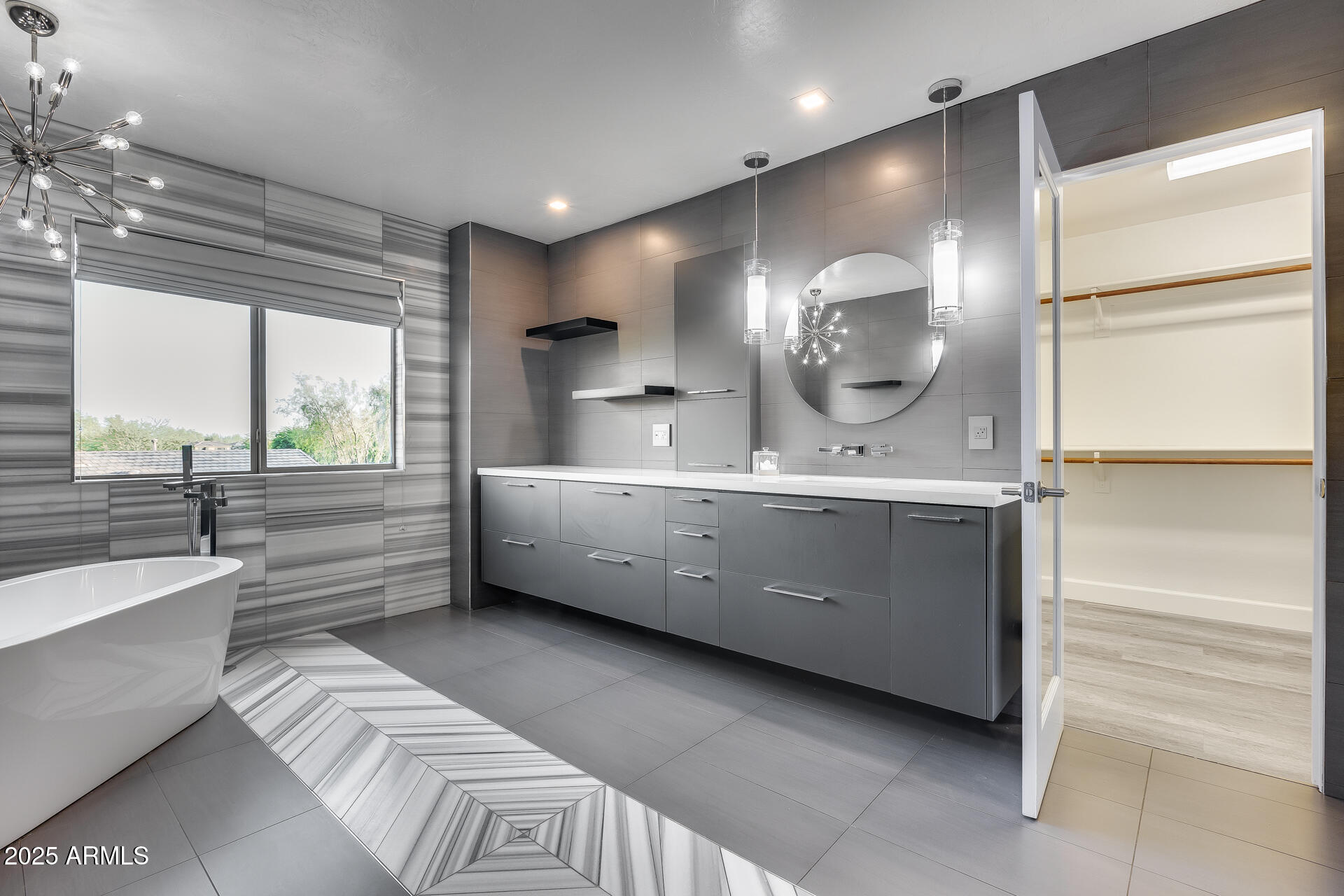 2423 W BRAMBLE BERRY Lane